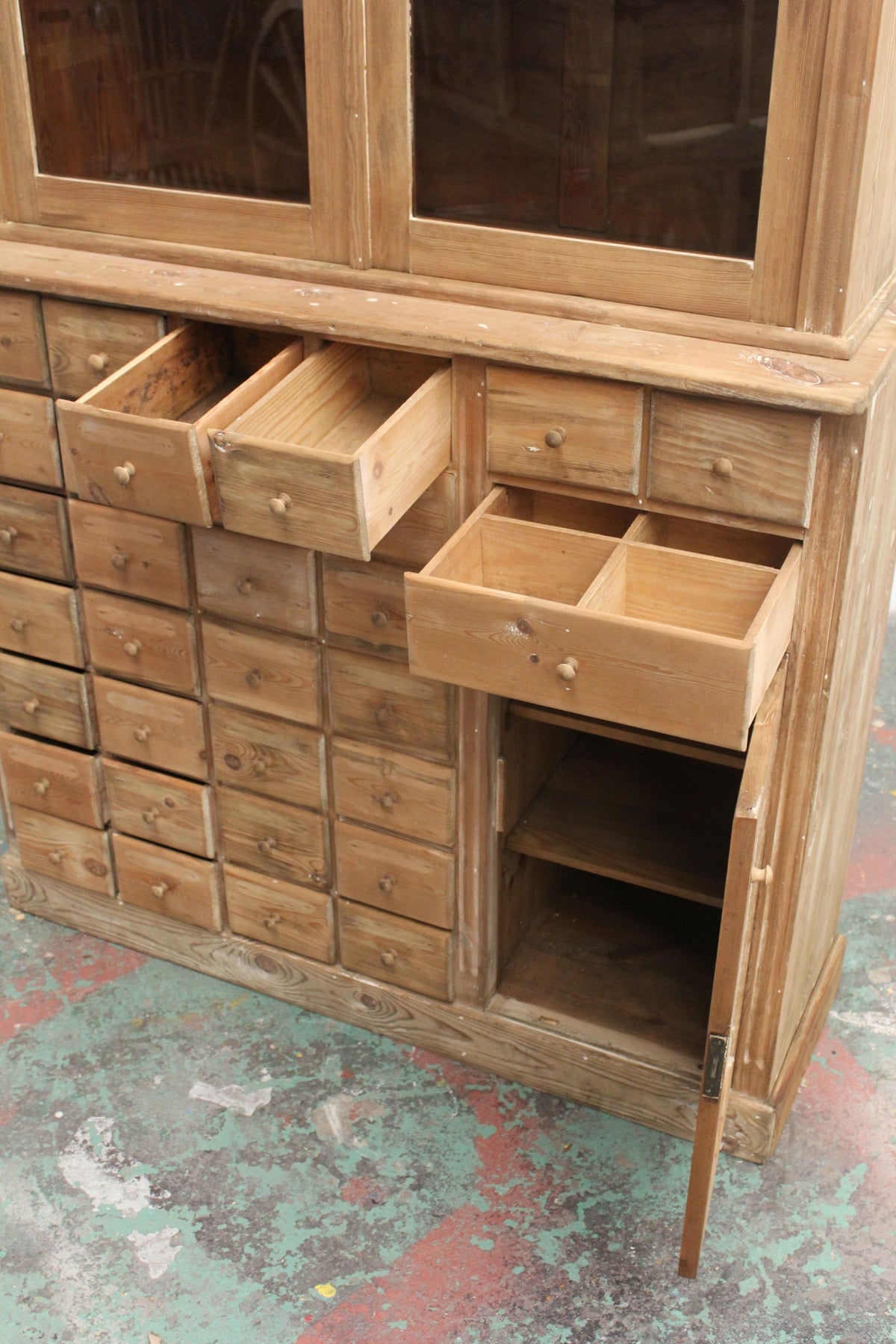 #1001 cabinet