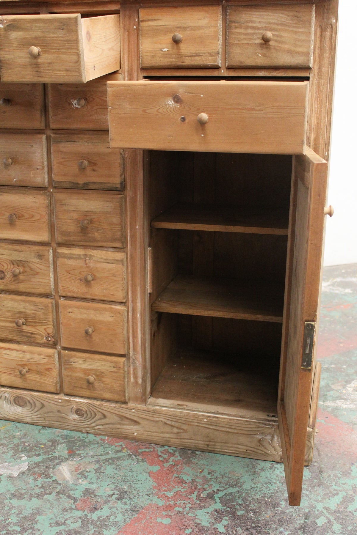 #1001 cabinet