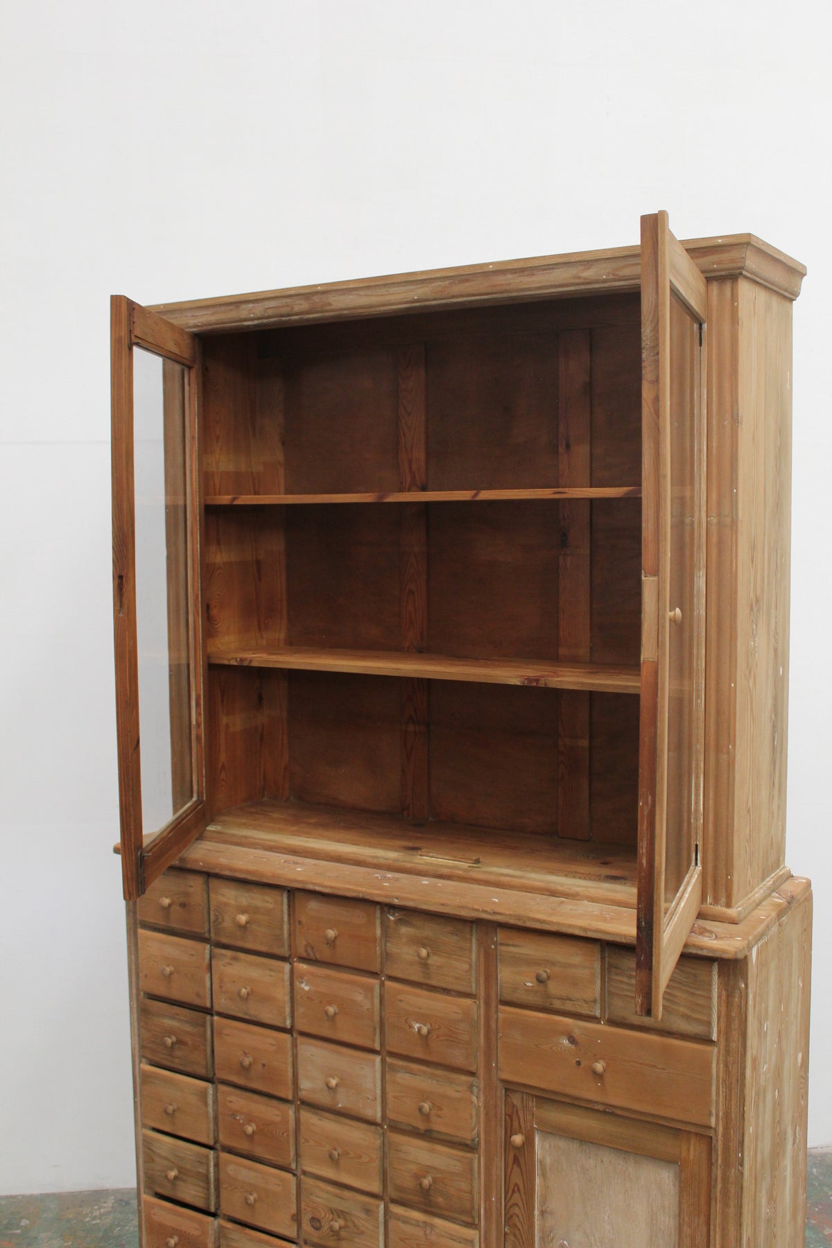 #1001 cabinet