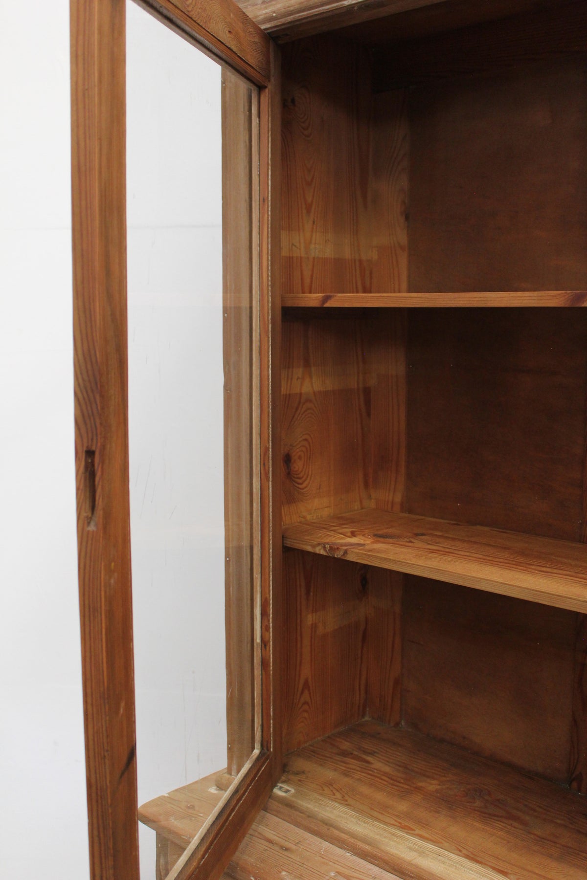 #1001 cabinet