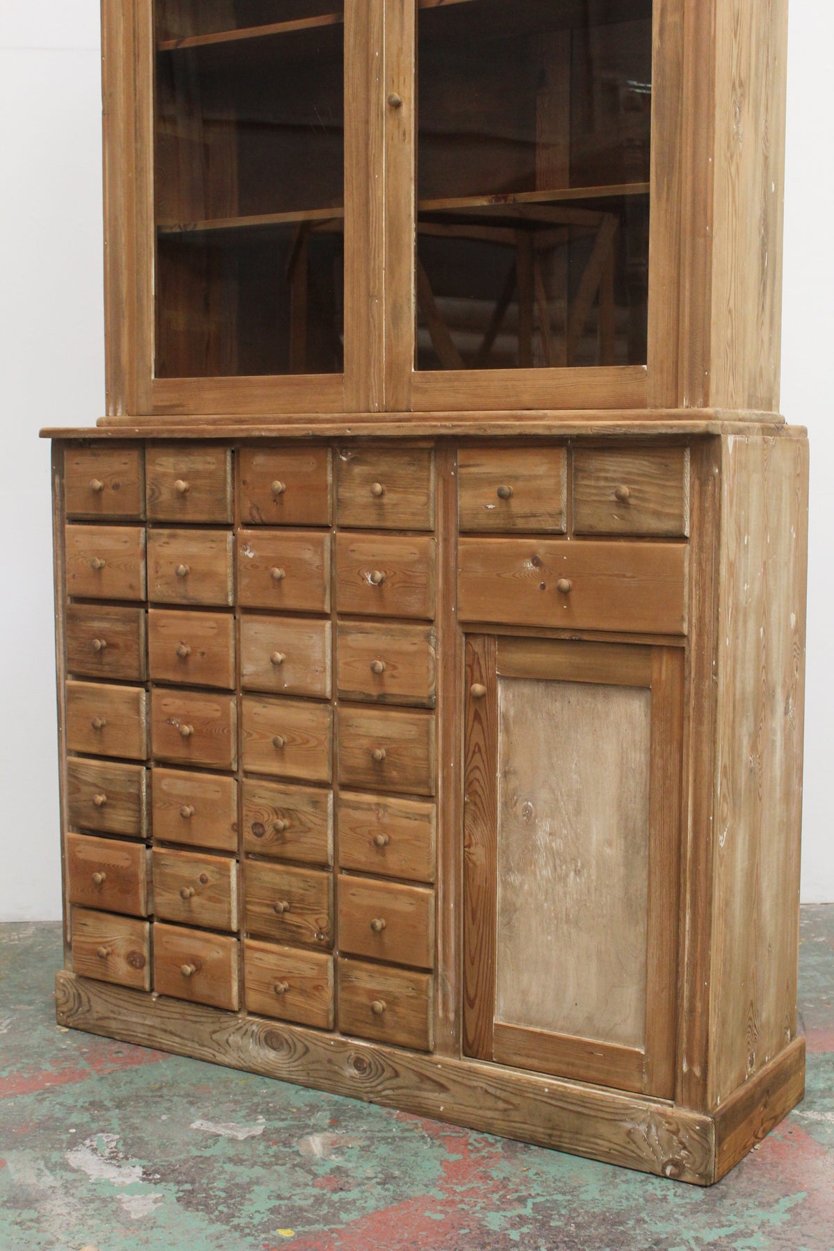 #1001 cabinet