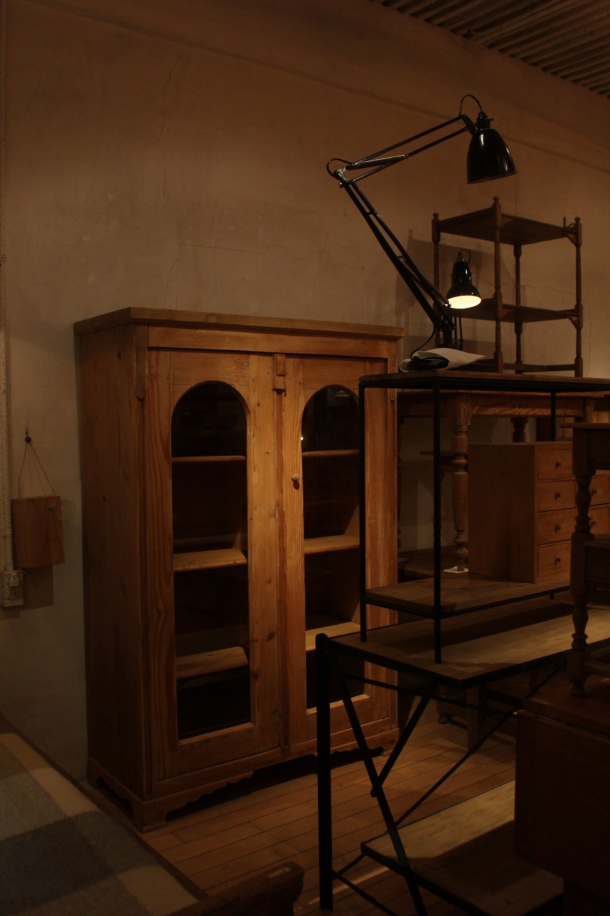 #0327 glass cabinet