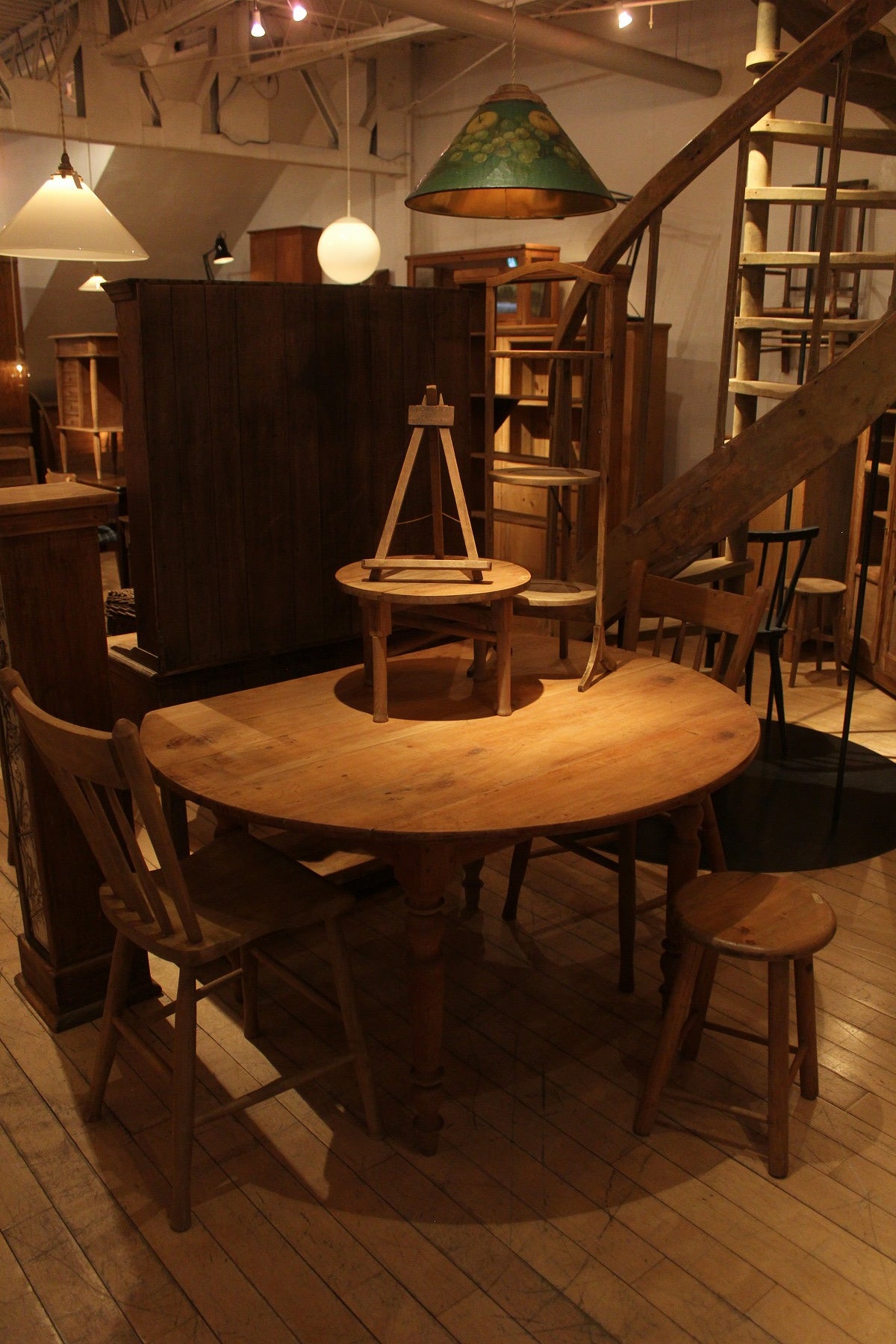 #0704 round table