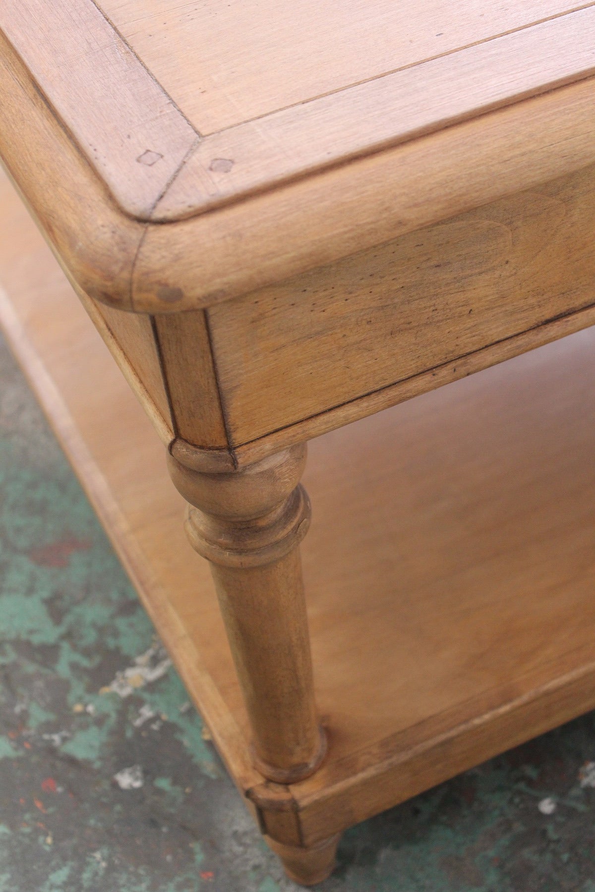 #0839 coffee table