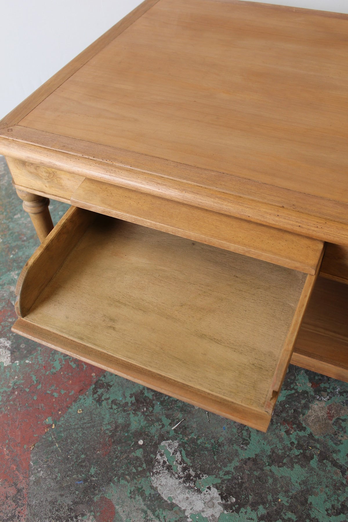 #0839 coffee table