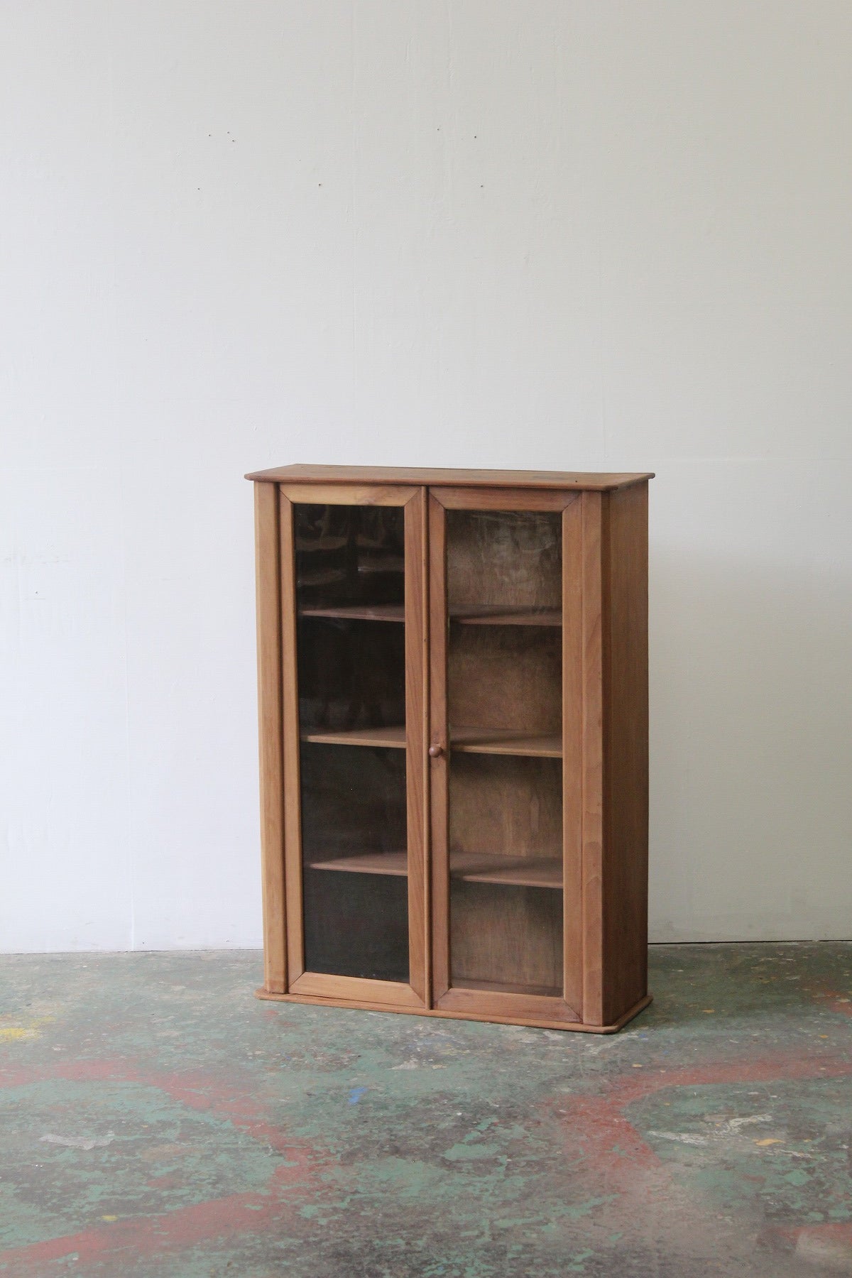 #0843 glass cabinet