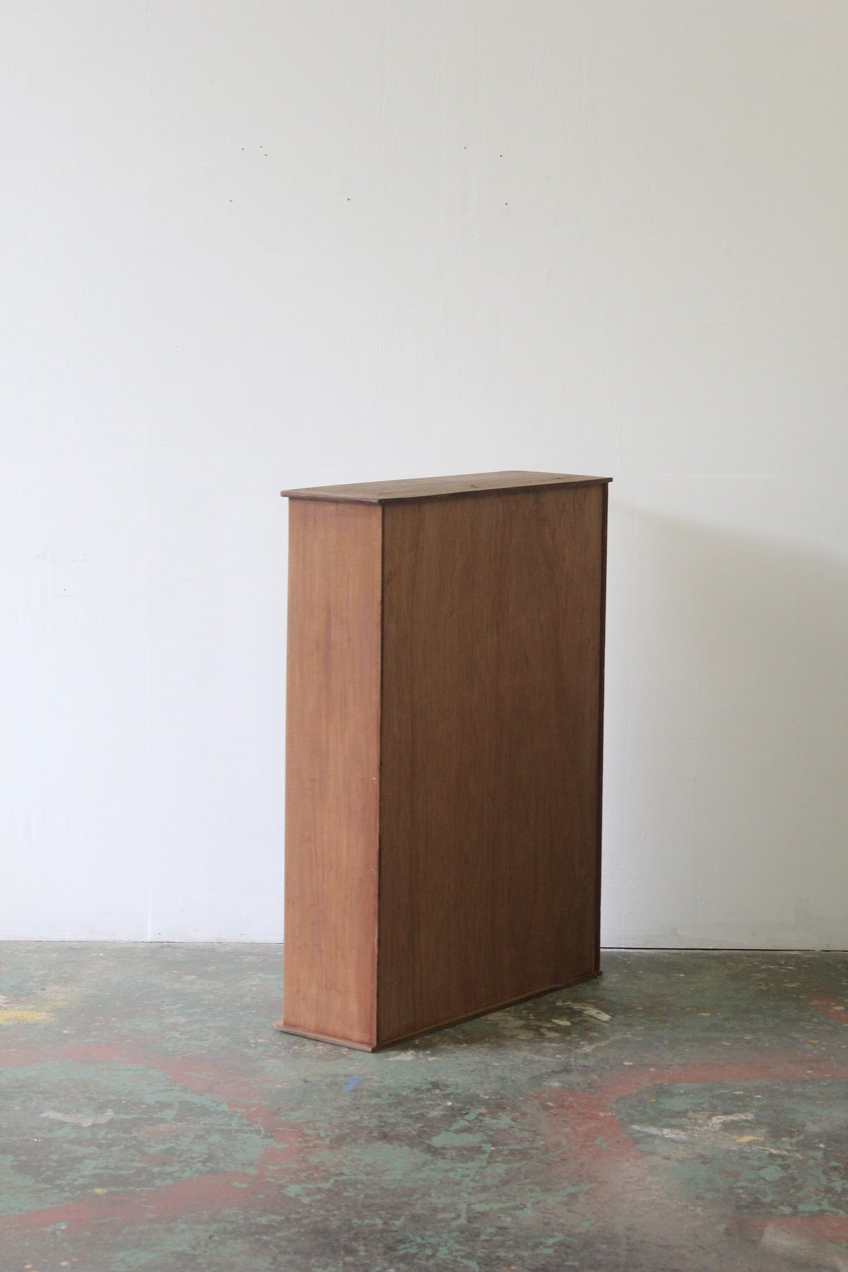 #0843 glass cabinet