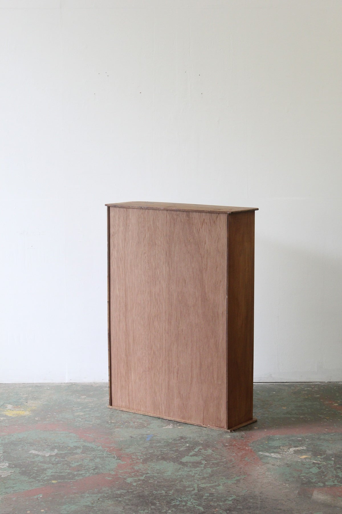 #0843 glass cabinet