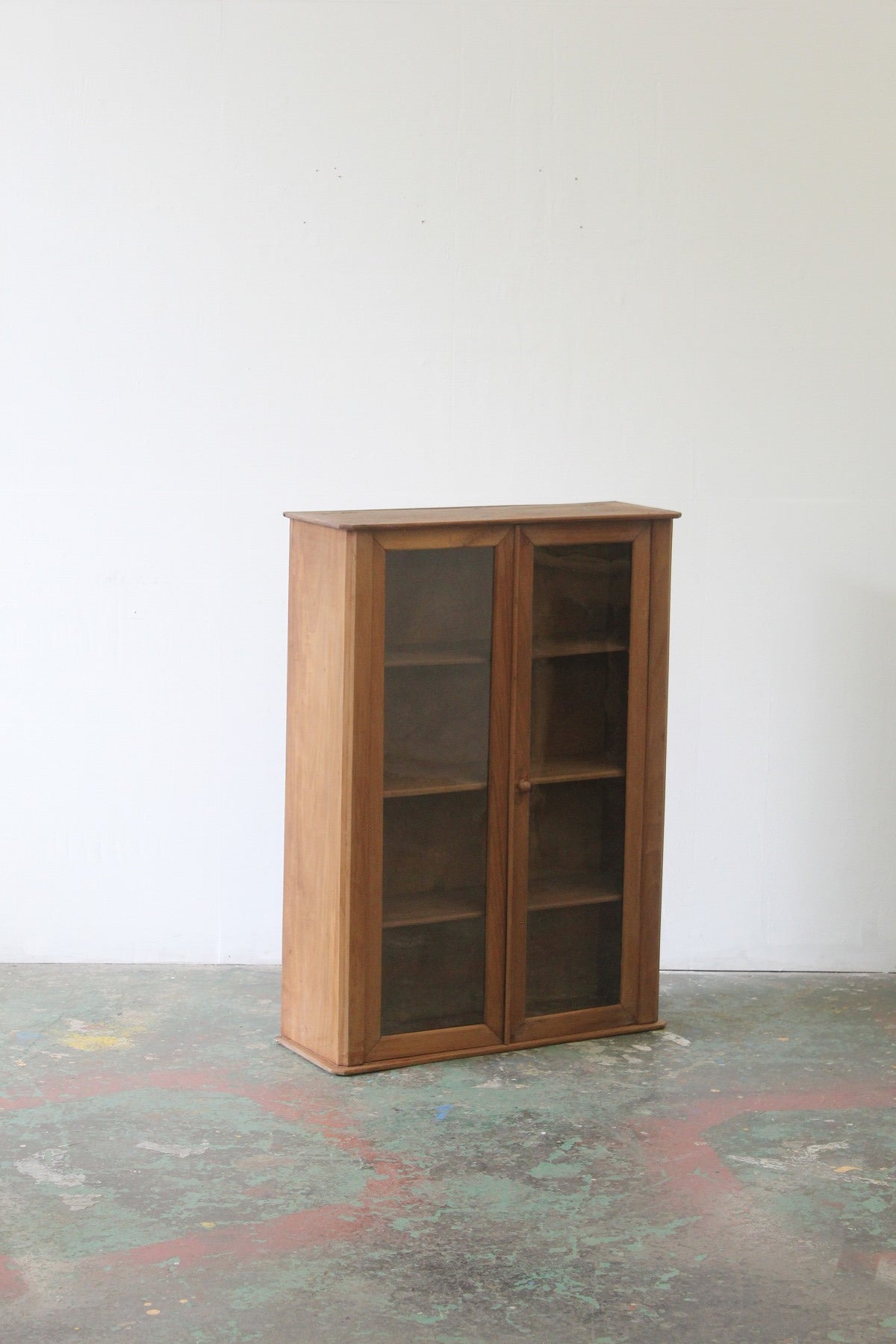 #0843 glass cabinet