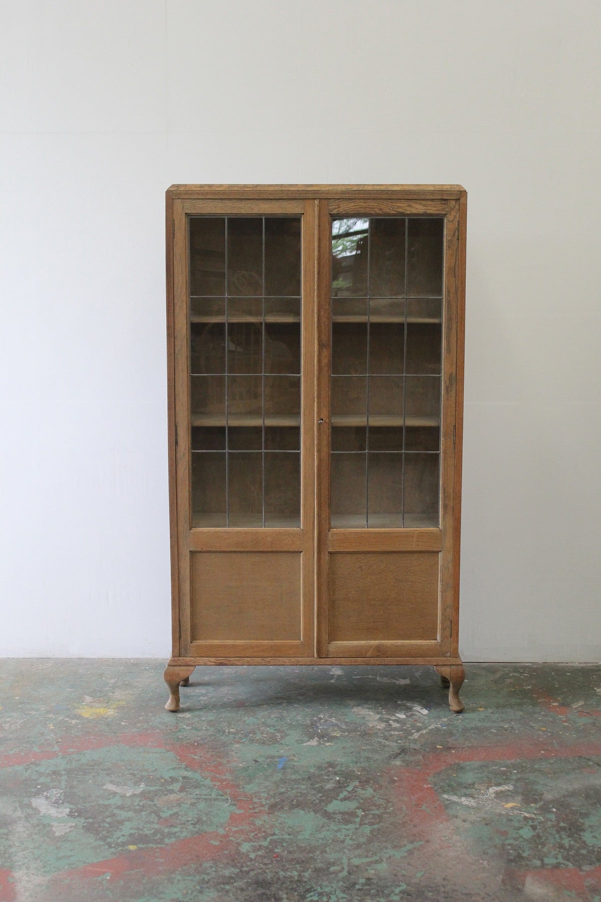 #0849 glass cabinet