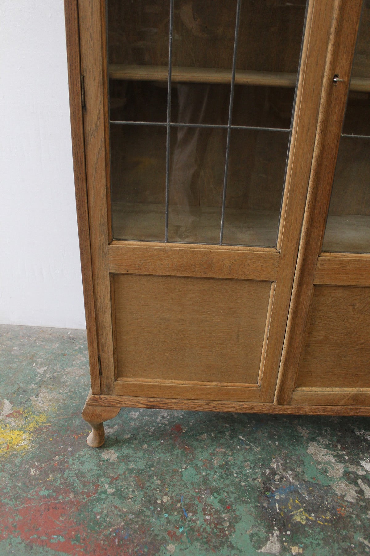 #0849 glass cabinet
