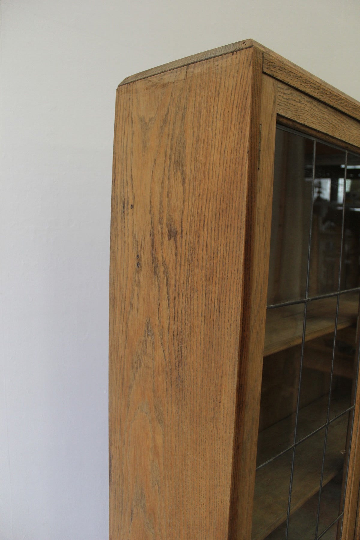 #0849 glass cabinet