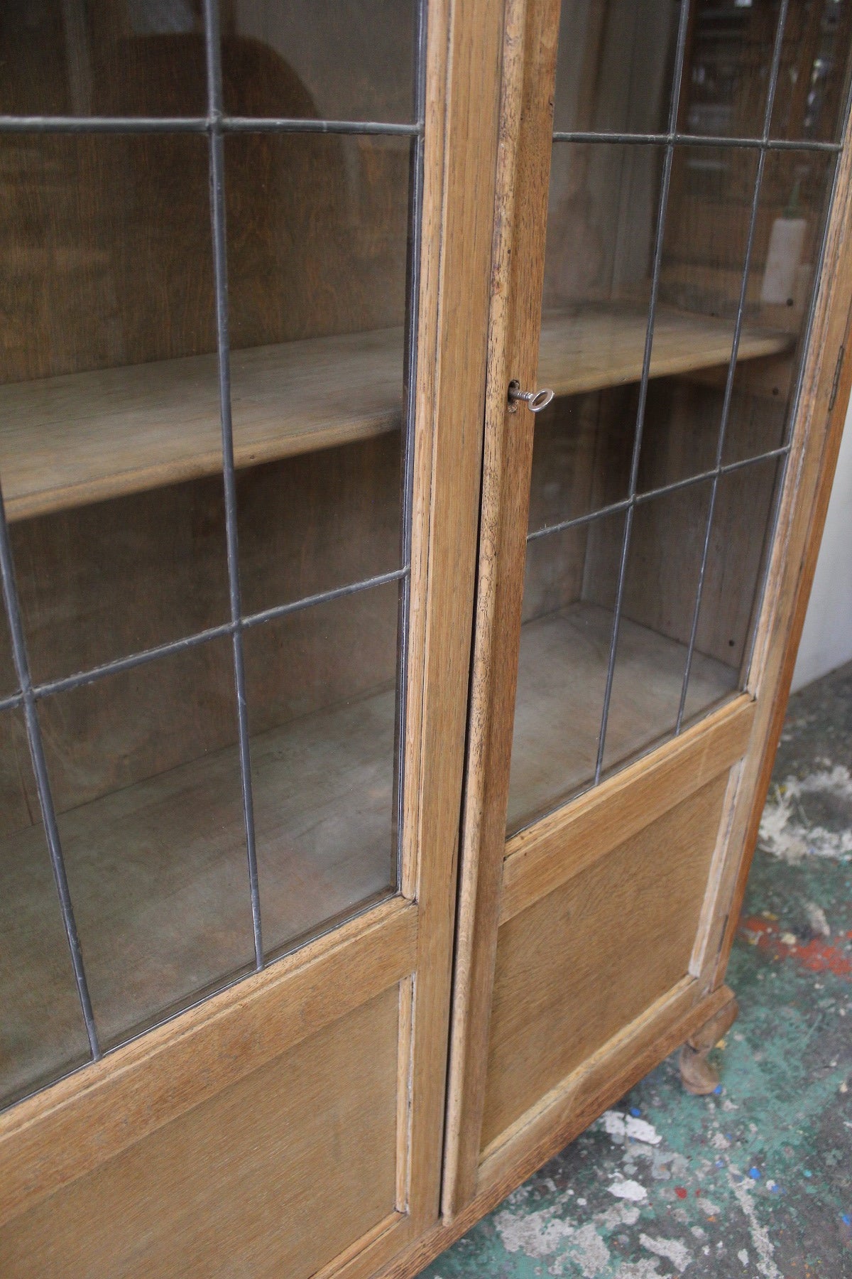 #0849 glass cabinet