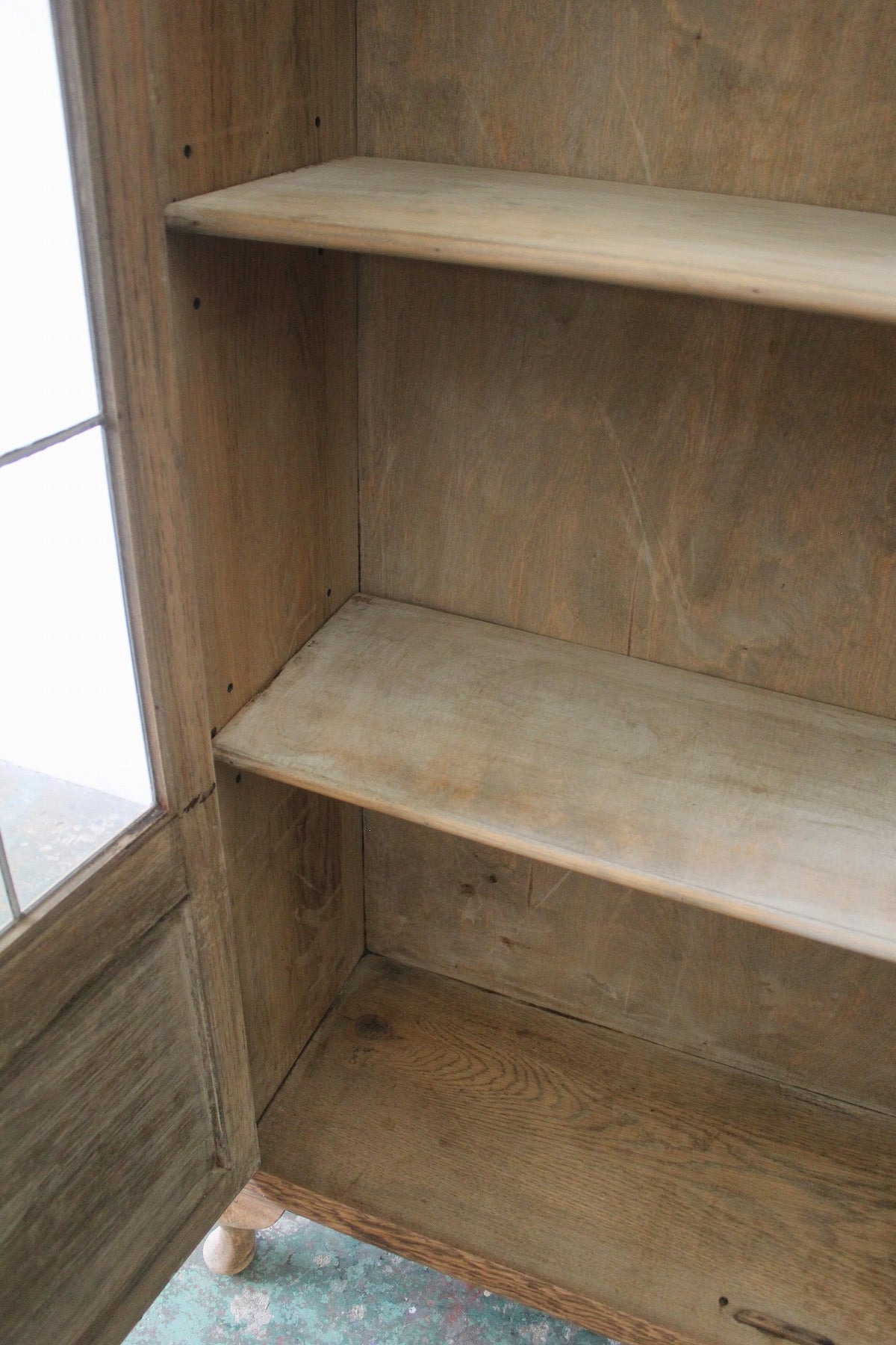 #0849 glass cabinet