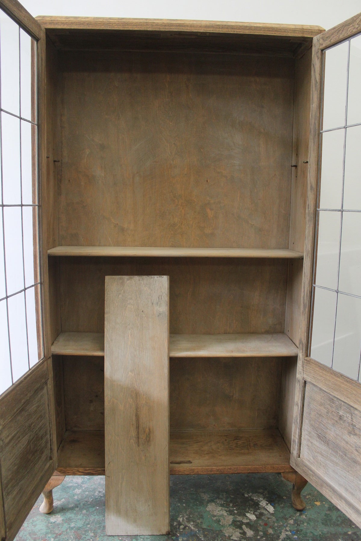 #0849 glass cabinet