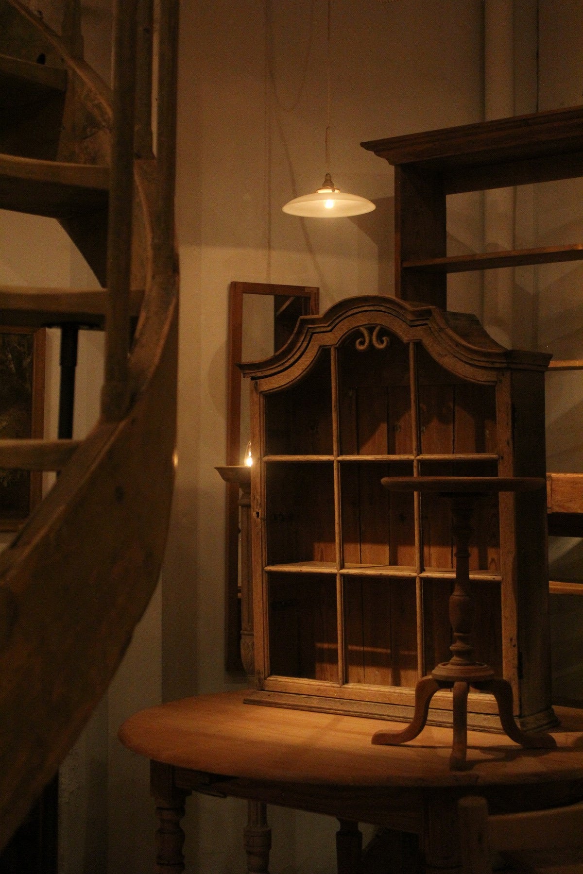 #0818 glass cabinet