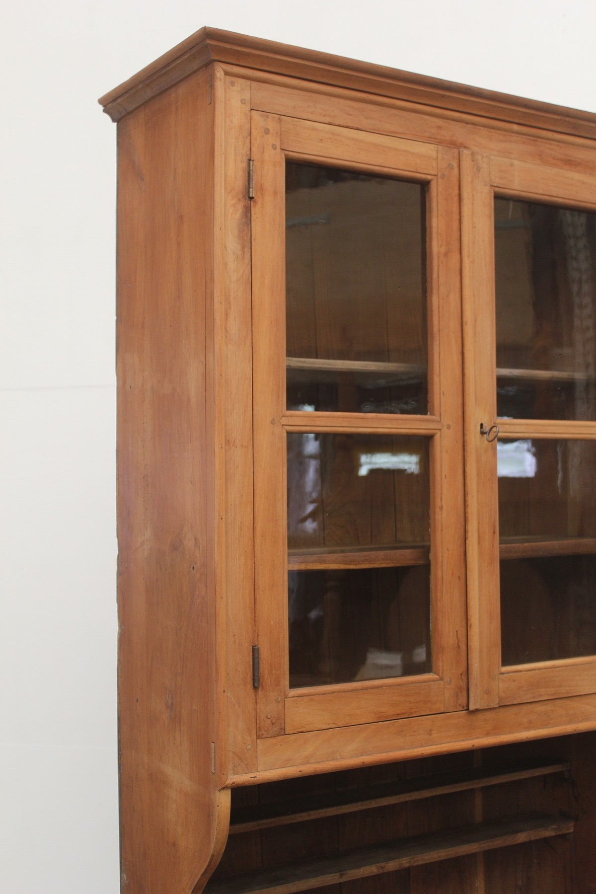 #0868 cupboard