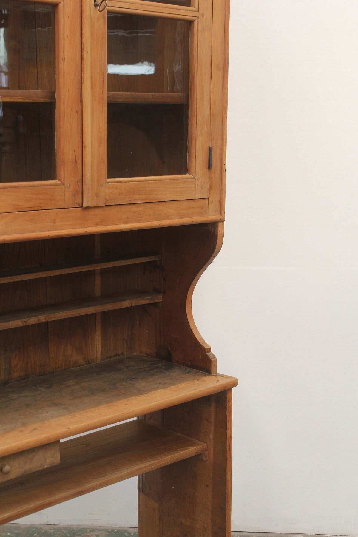 #0868 cupboard