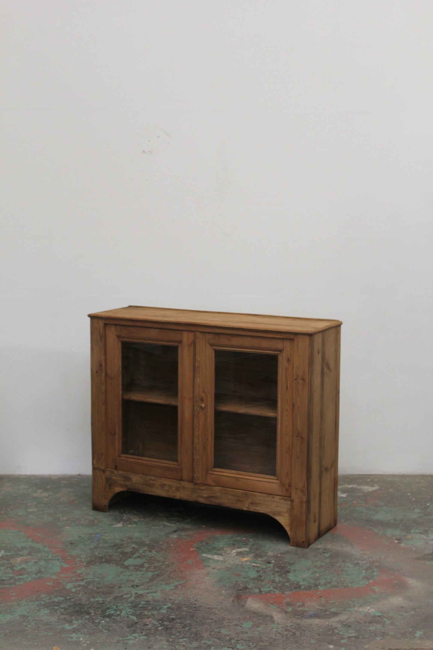 #1120 glass cabinet