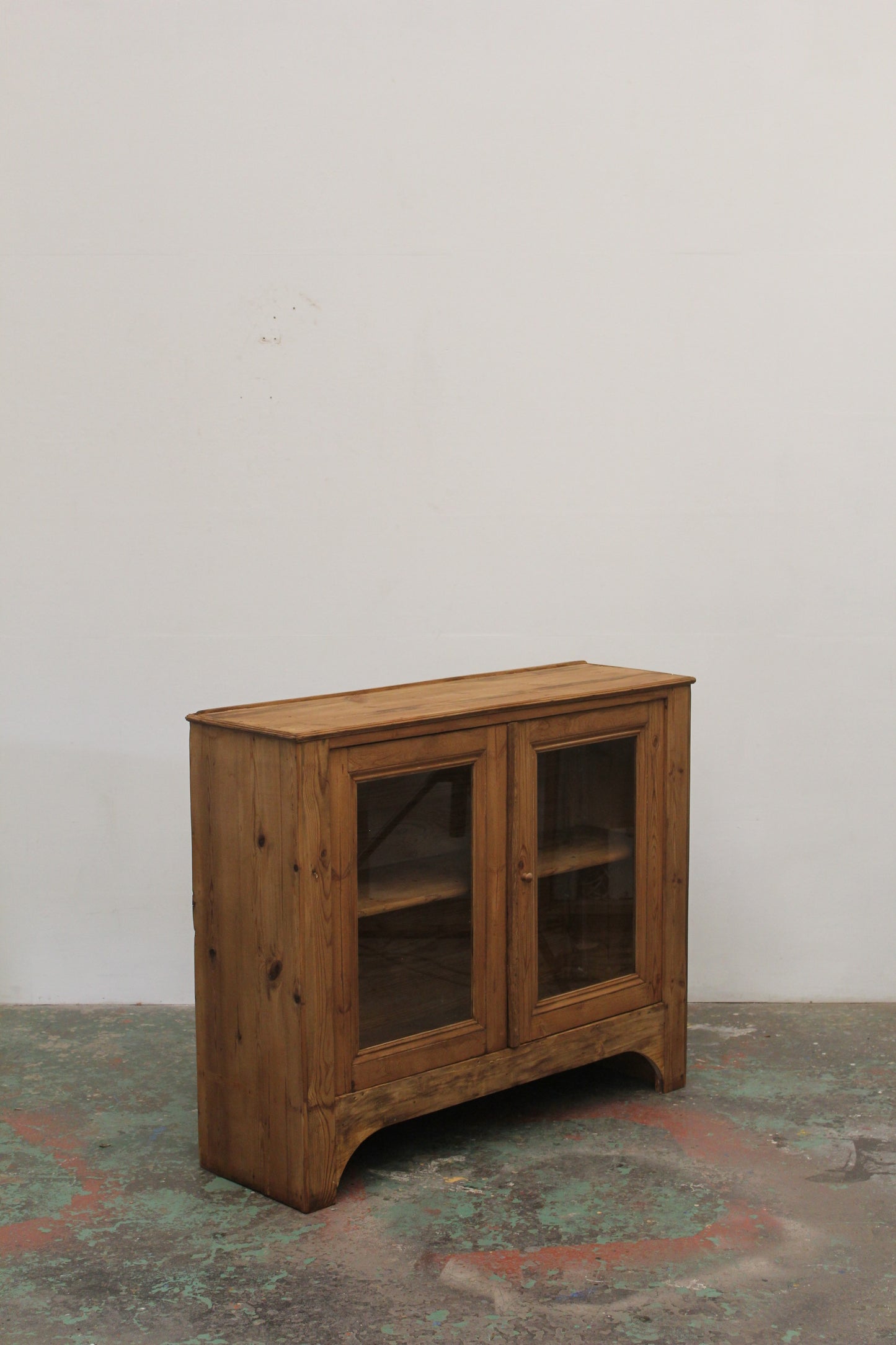 #1120 glass cabinet