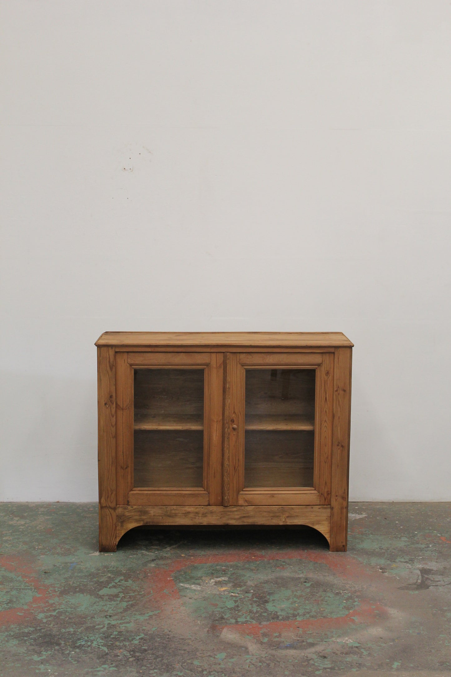 #1120 glass cabinet