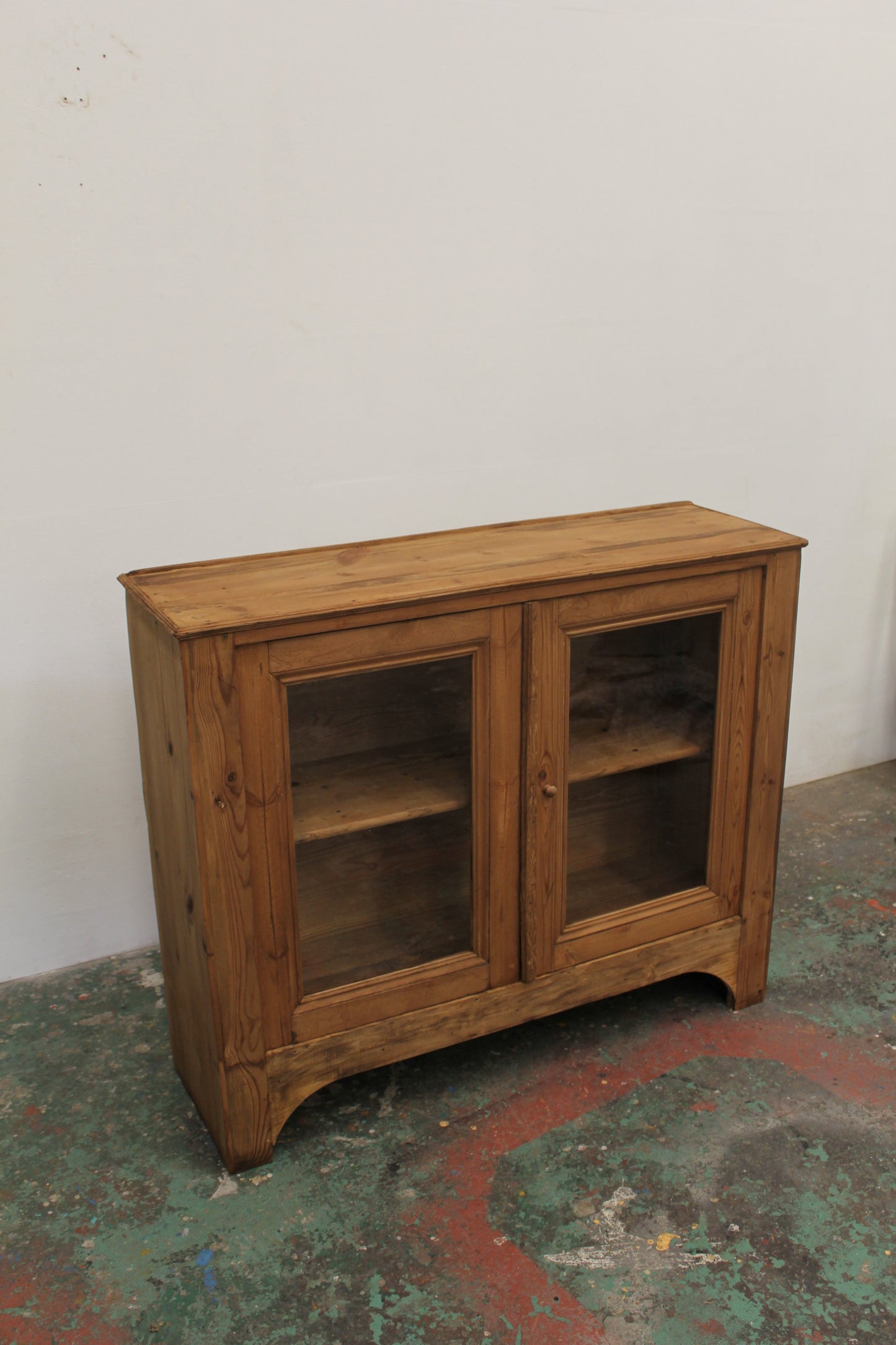 #1120 glass cabinet