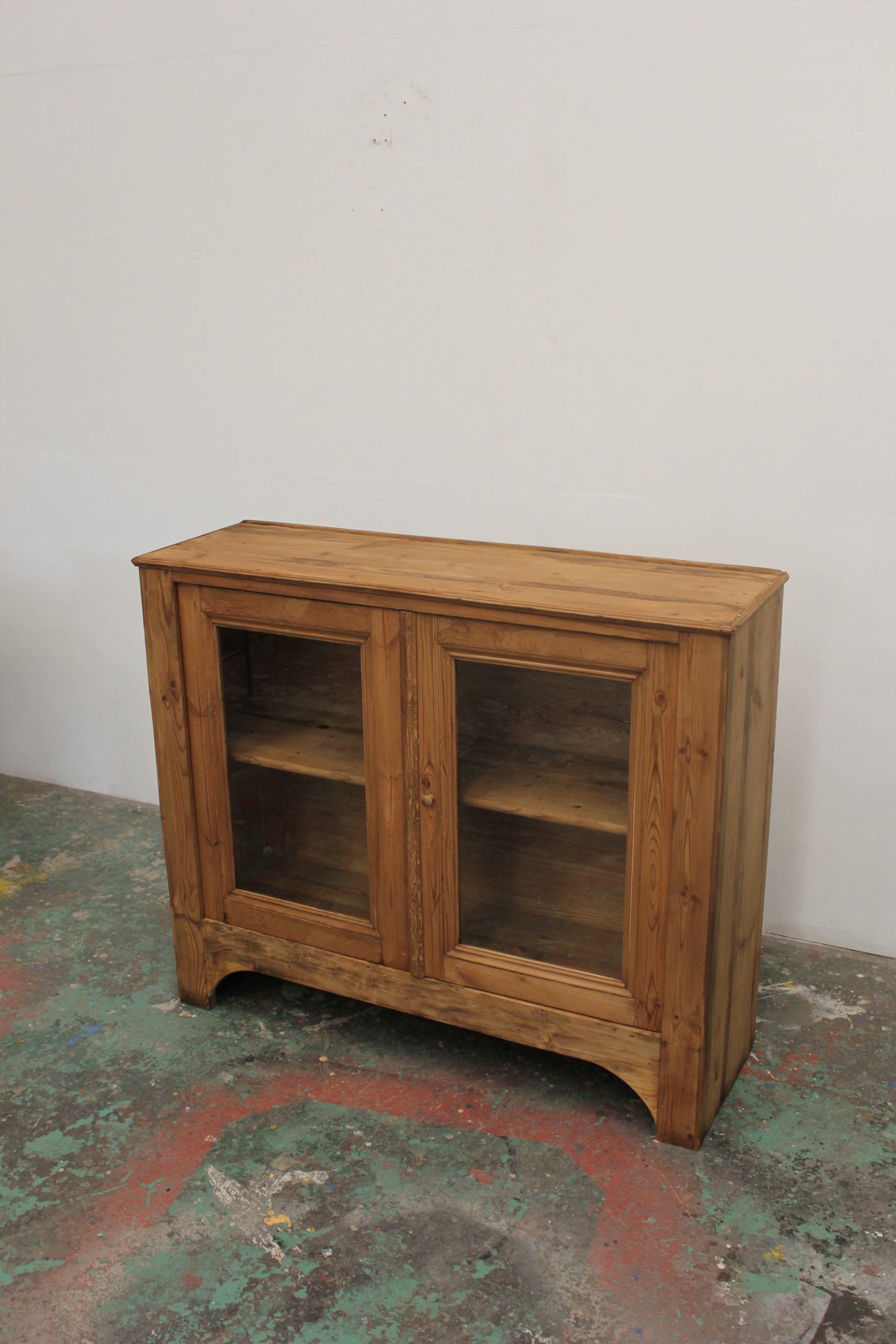 #1120 glass cabinet