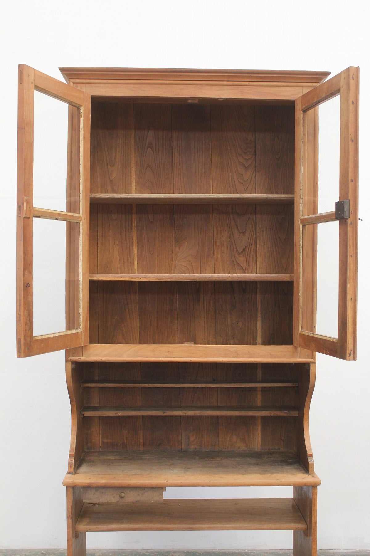 #0868 cupboard