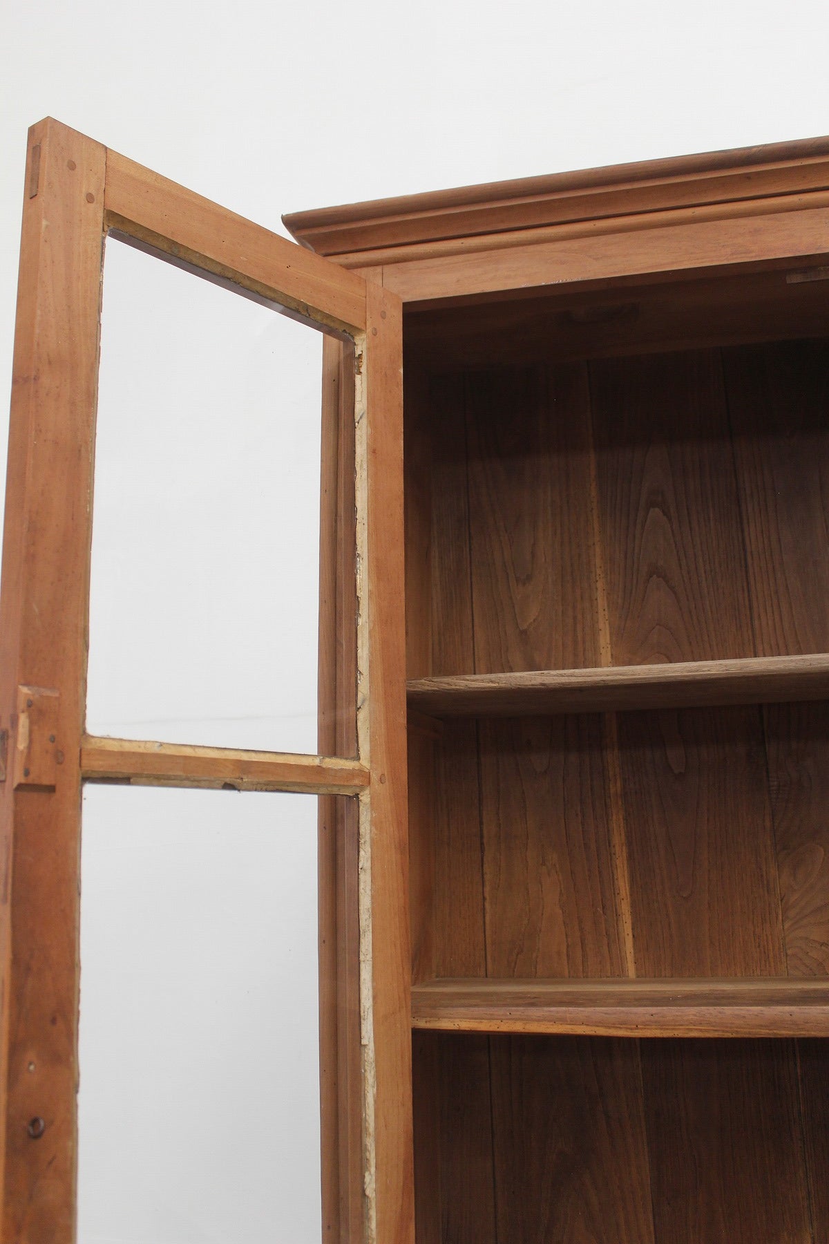#0868 cupboard