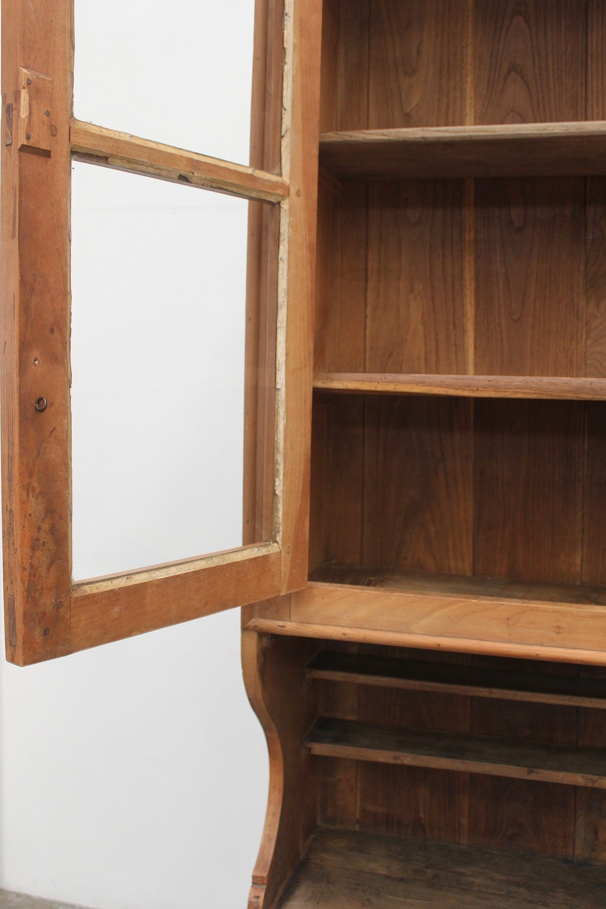 #0868 cupboard