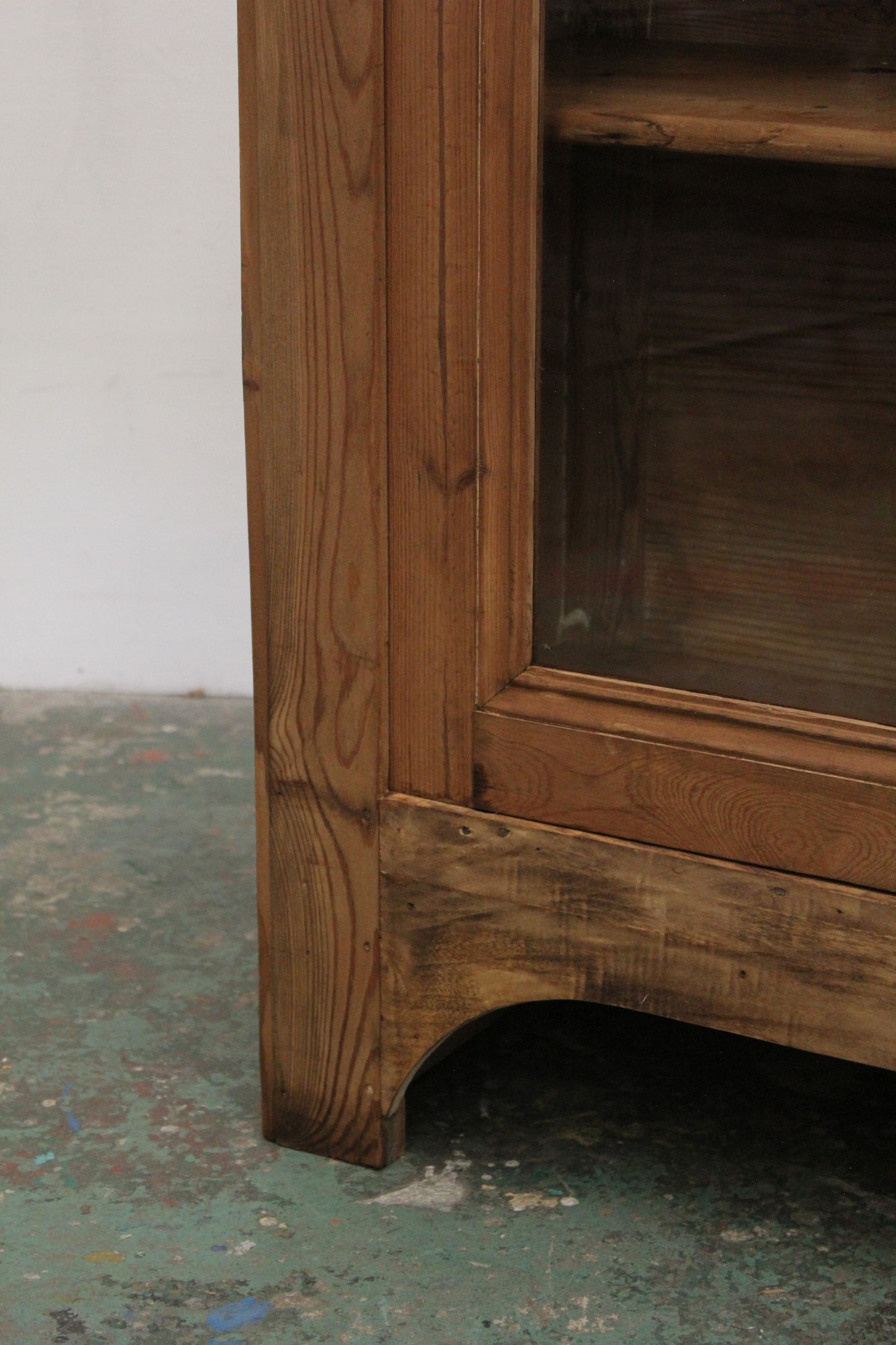 #1120 glass cabinet