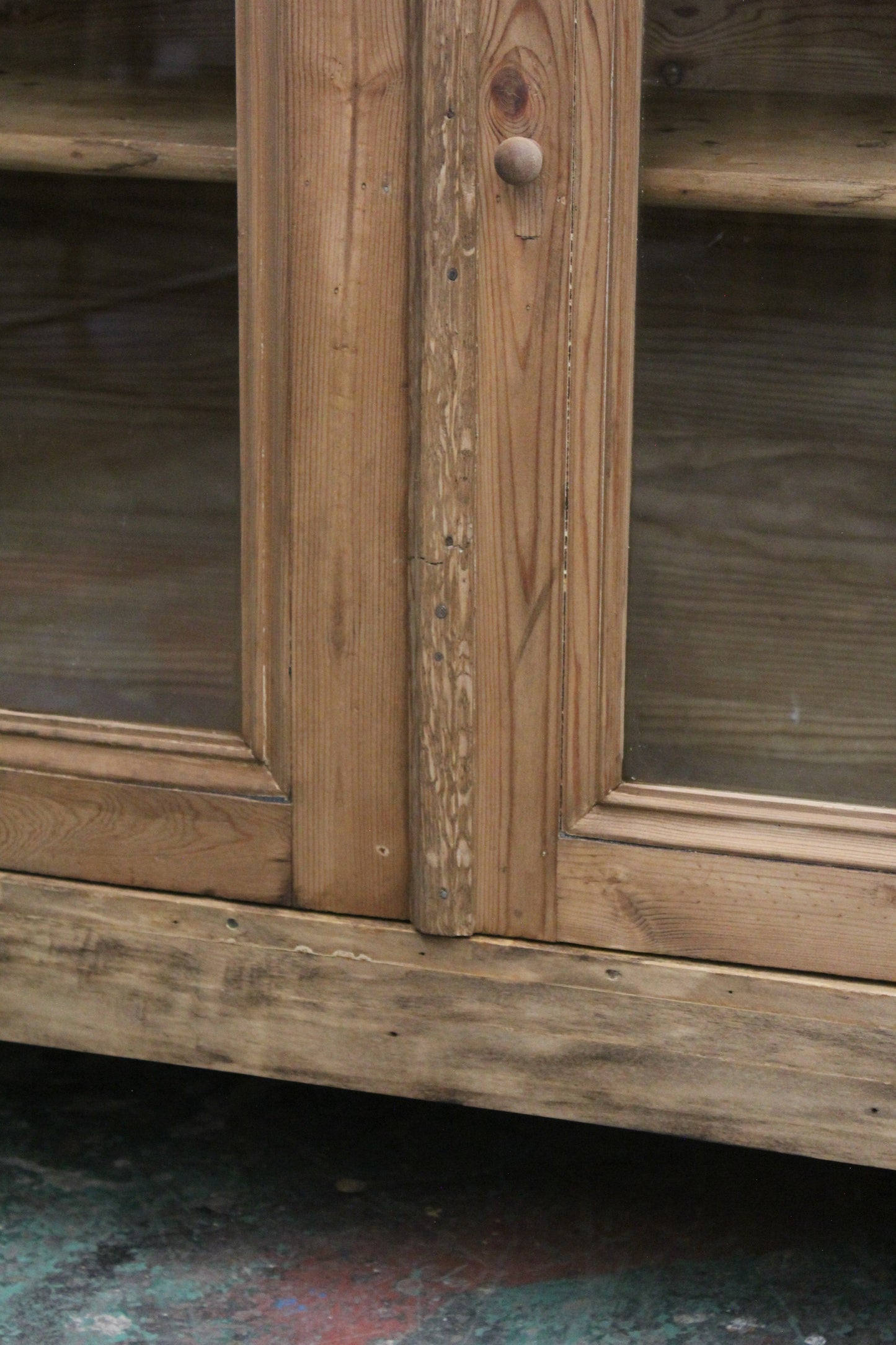 #1120 glass cabinet