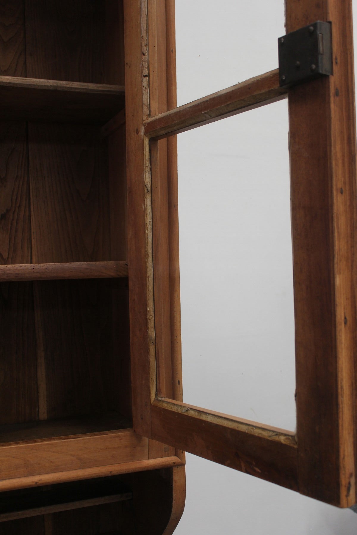 #0868 cupboard