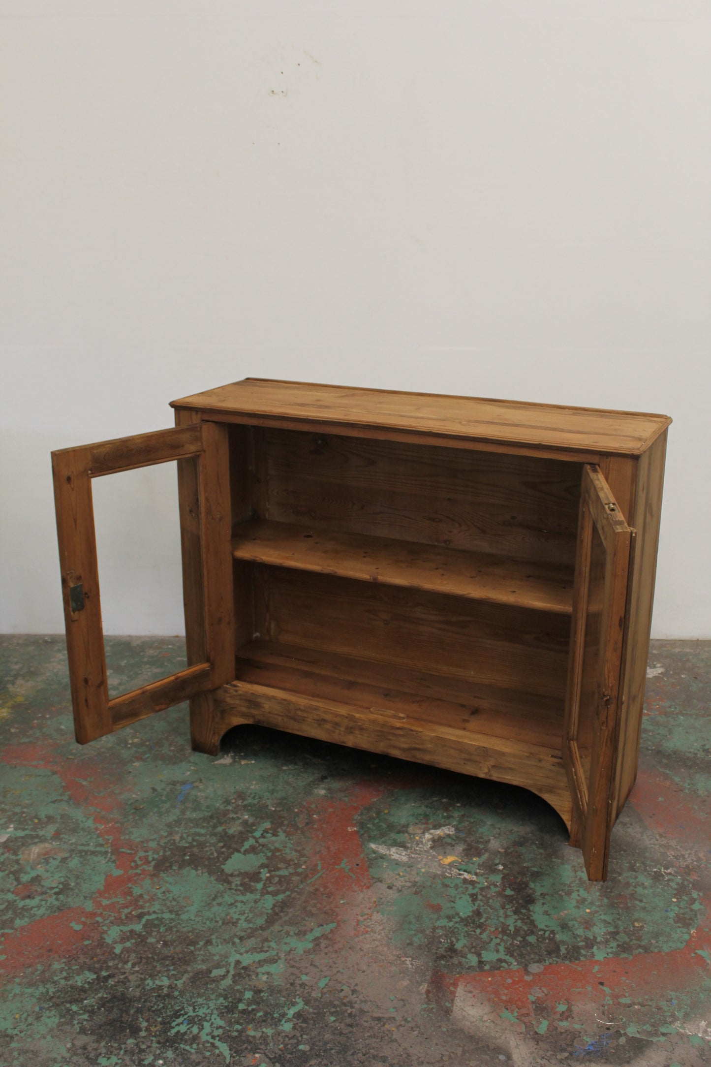 #1120 glass cabinet