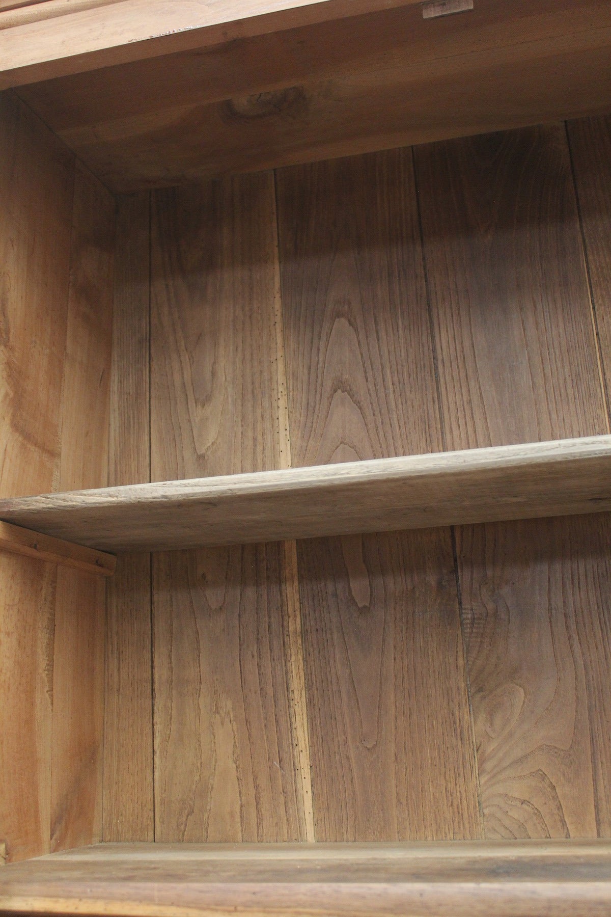 #0868 cupboard