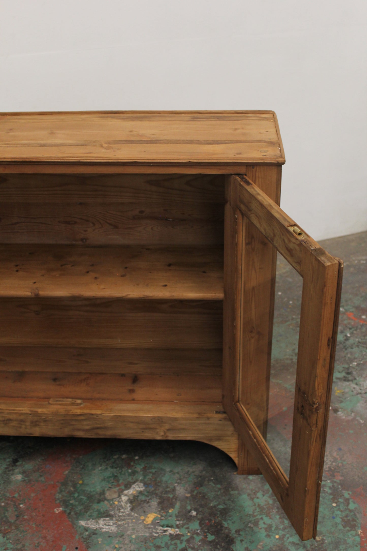 #1120 glass cabinet