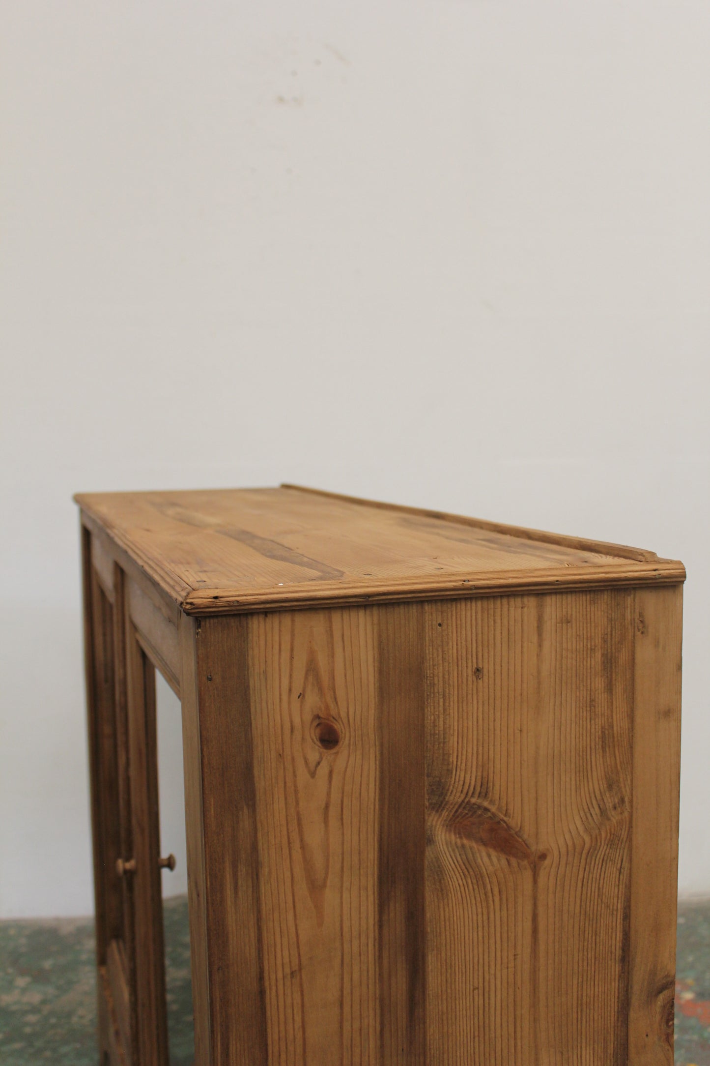 #1120 glass cabinet