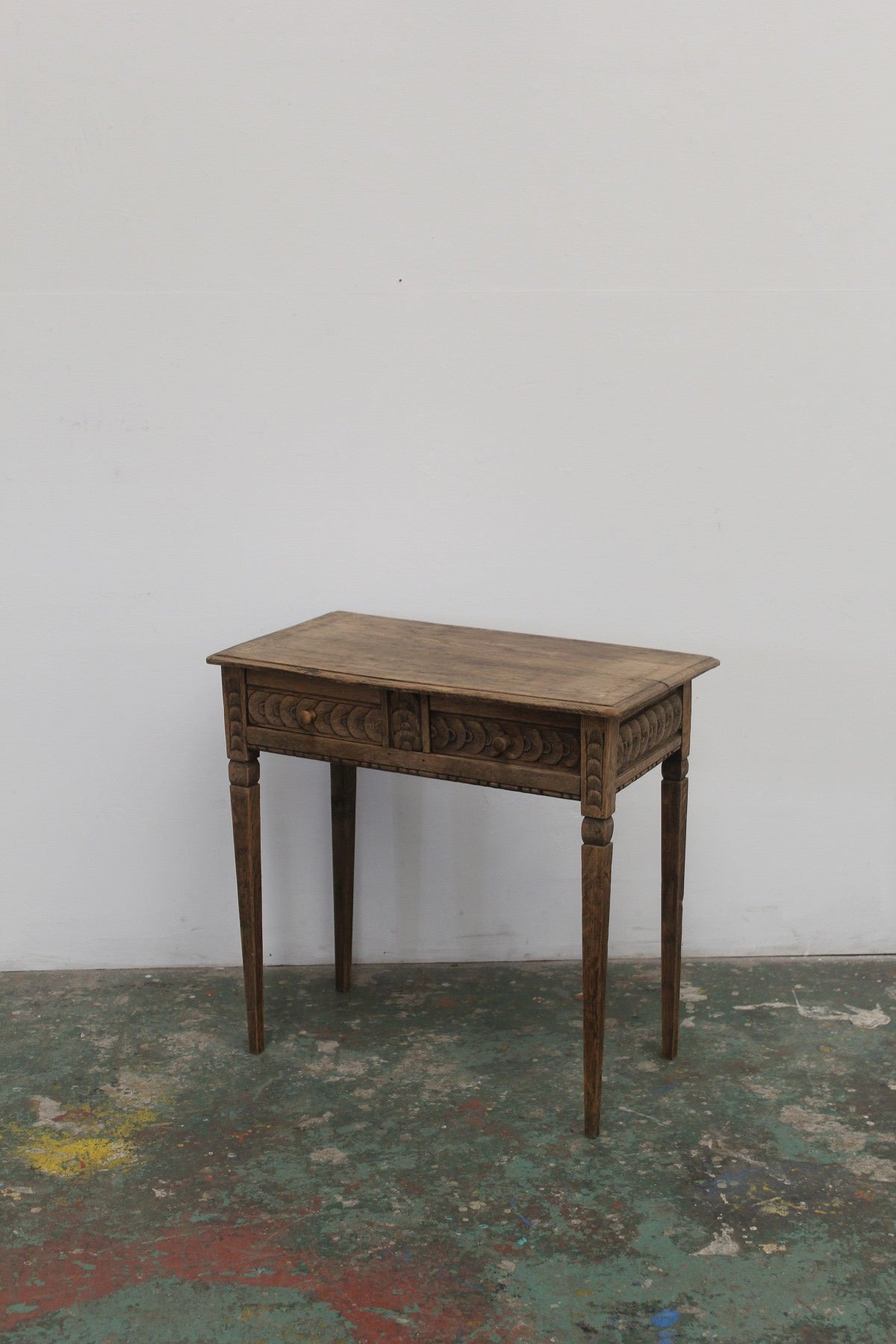 #0833 A miniature table