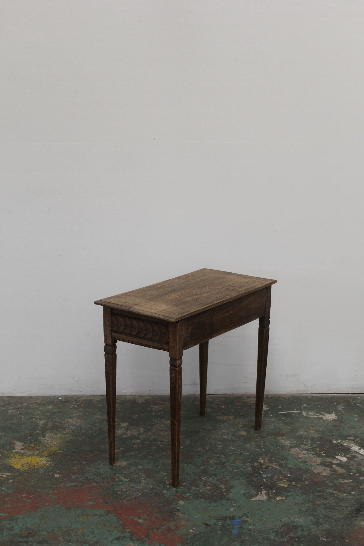 #0833 A miniature table