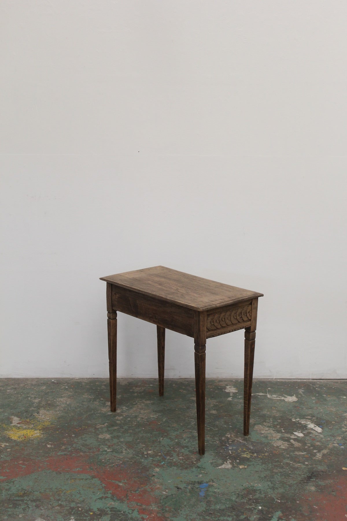 #0833 A miniature table
