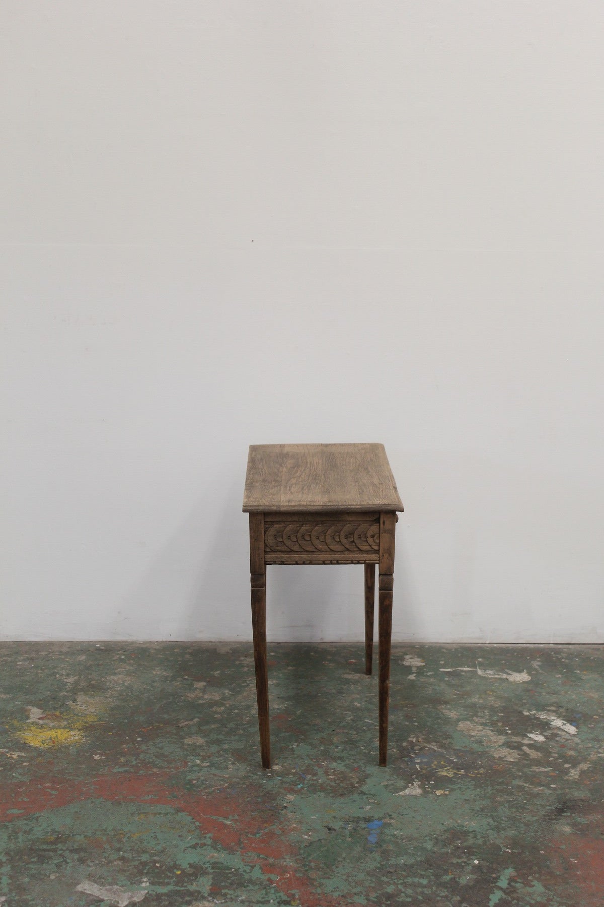 #0833 A miniature table