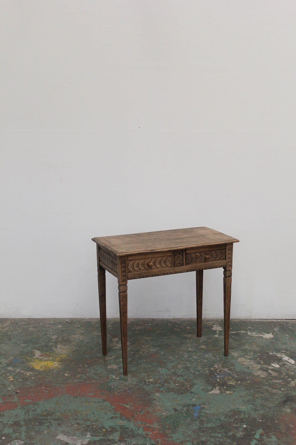 #0833 A miniature table