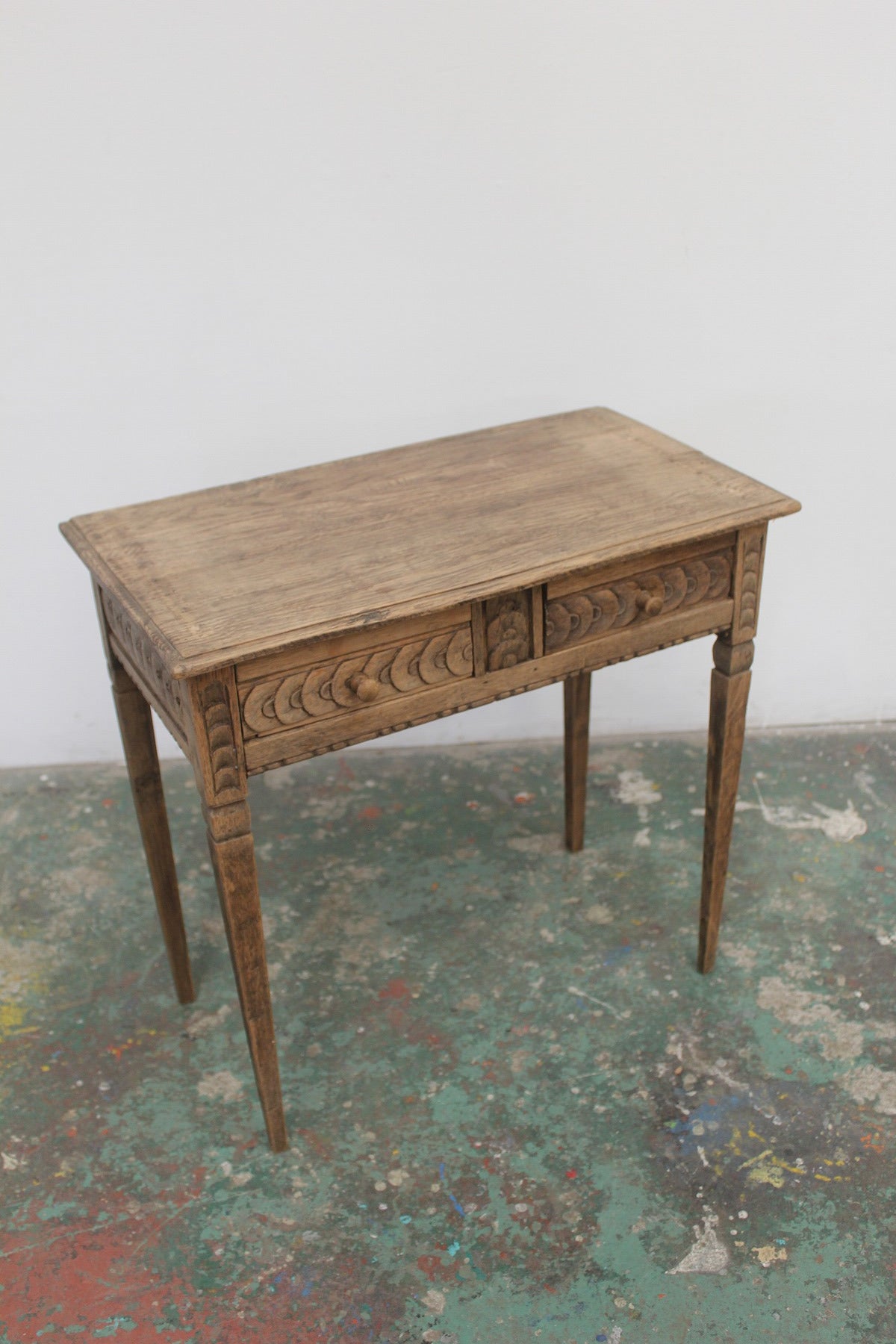 #0833 A miniature table