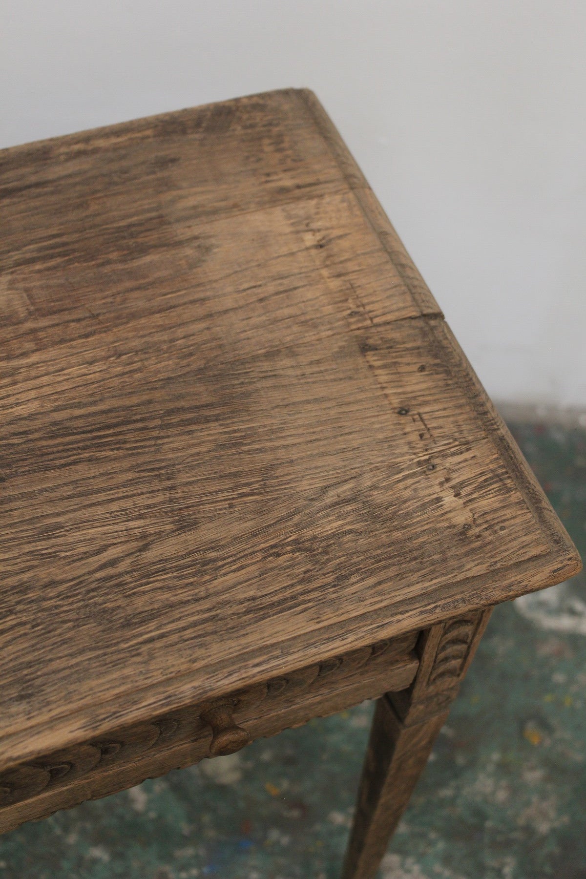 #0833 A miniature table