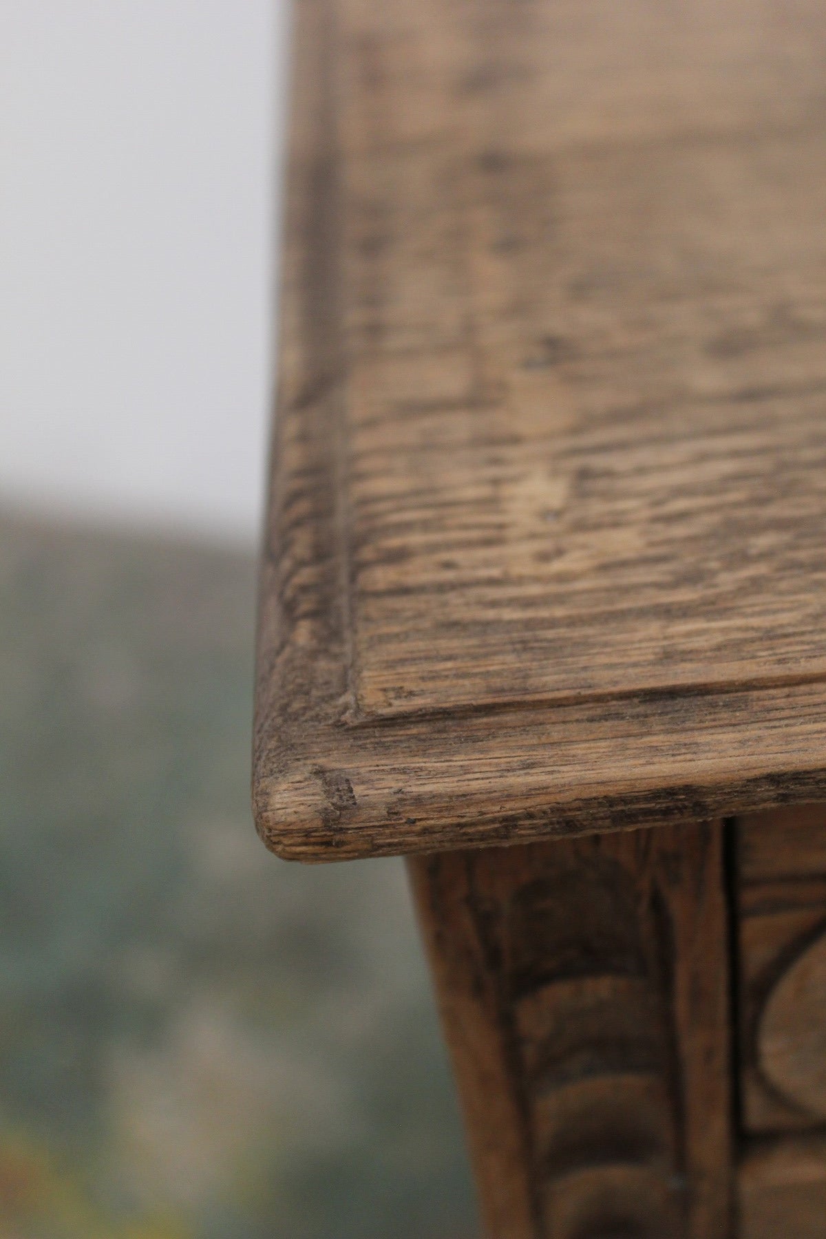 #0833 A miniature table