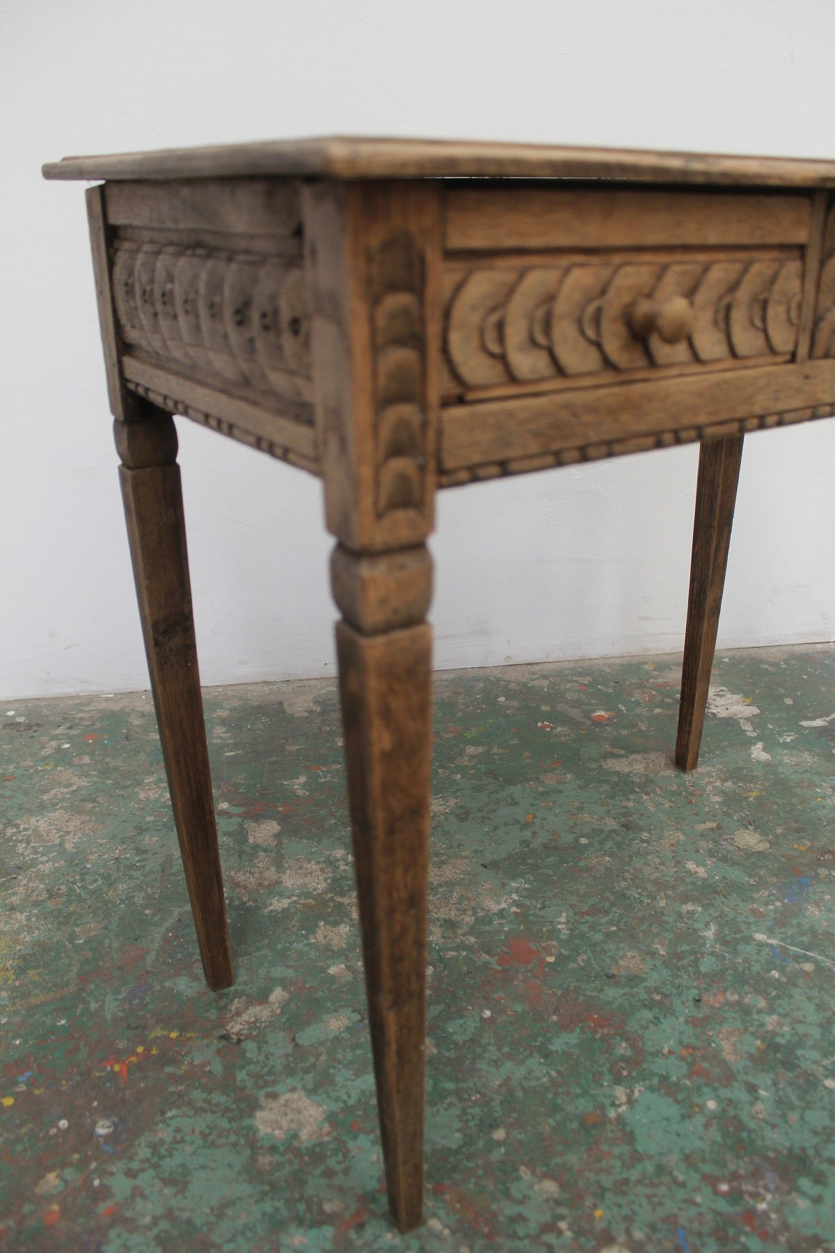 #0833 A miniature table