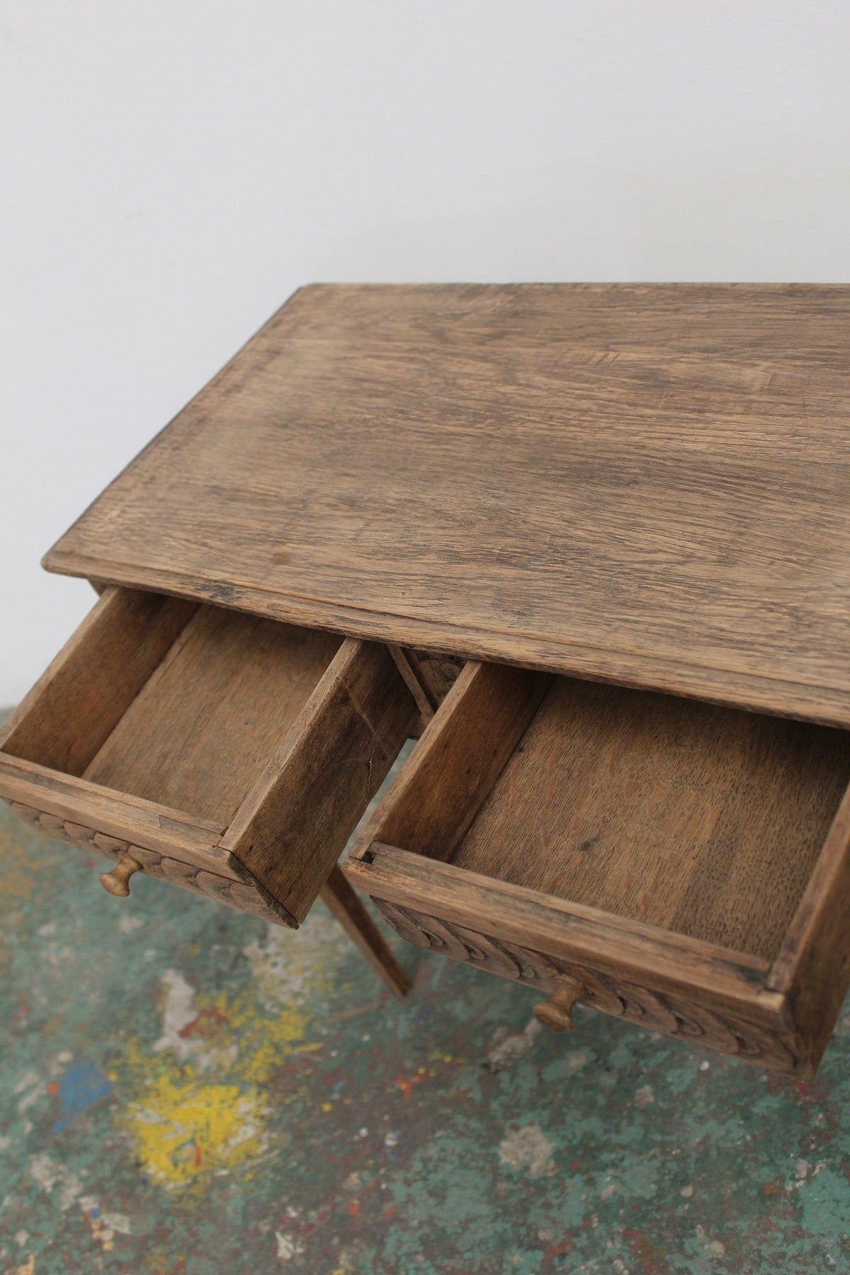 #0833 A miniature table