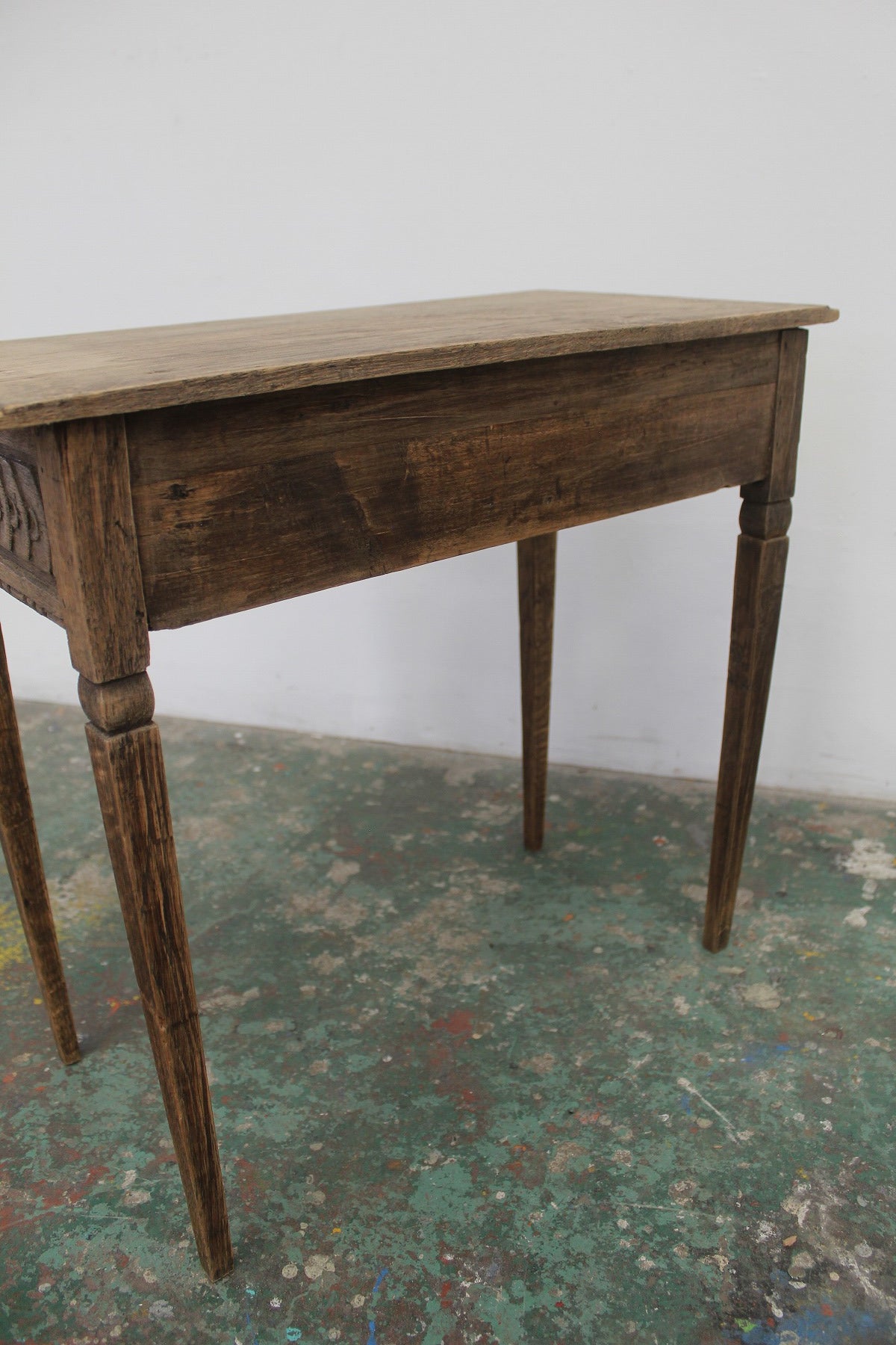 #0833 A miniature table