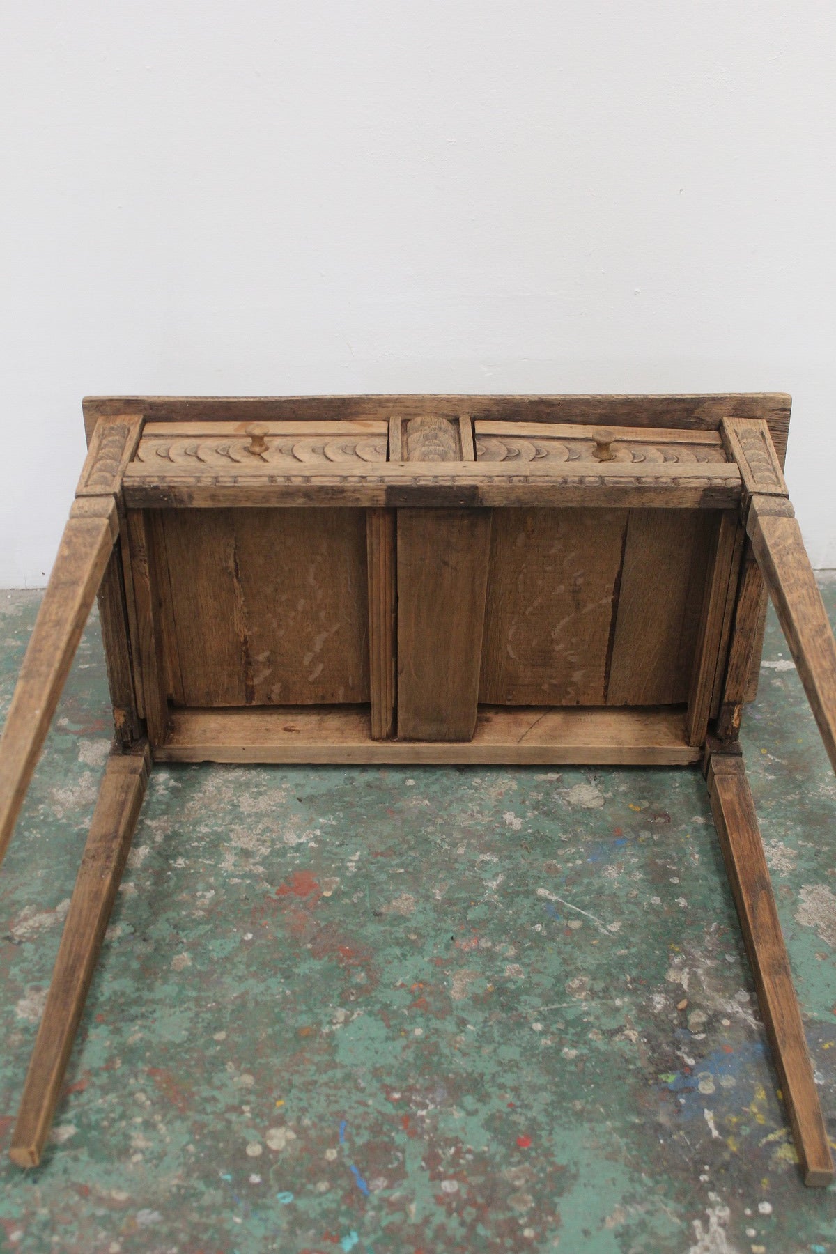 #0833 A miniature table