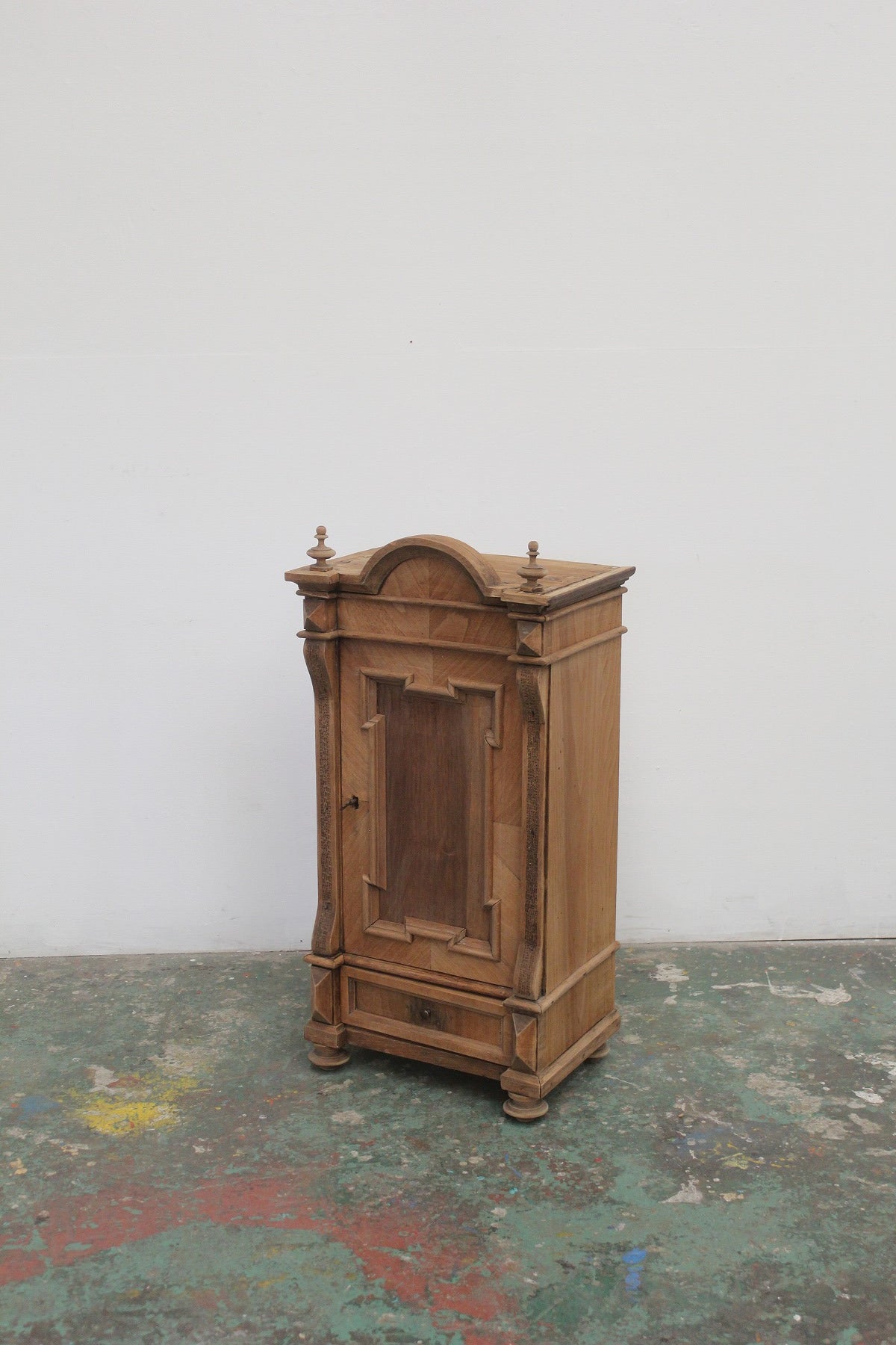 #0833 C miniature wardrobe